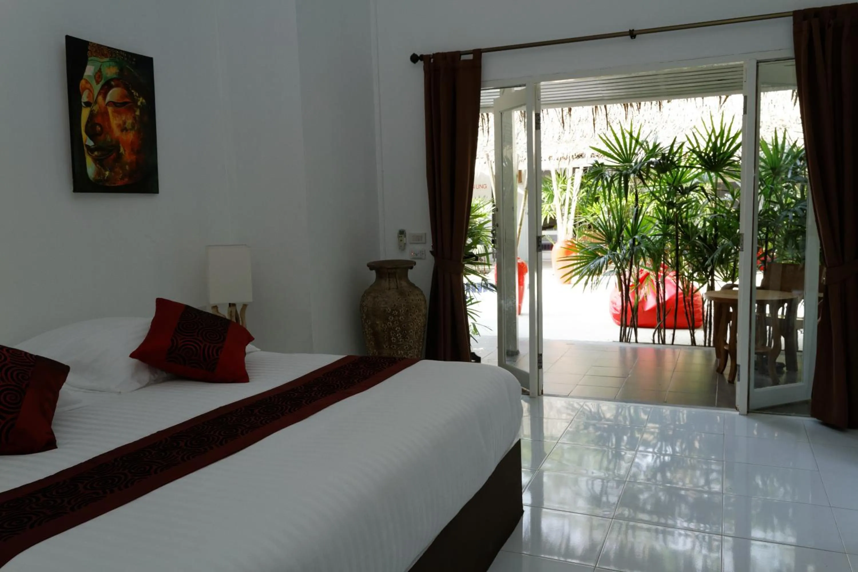 Bedroom, Bed in The White Cottage