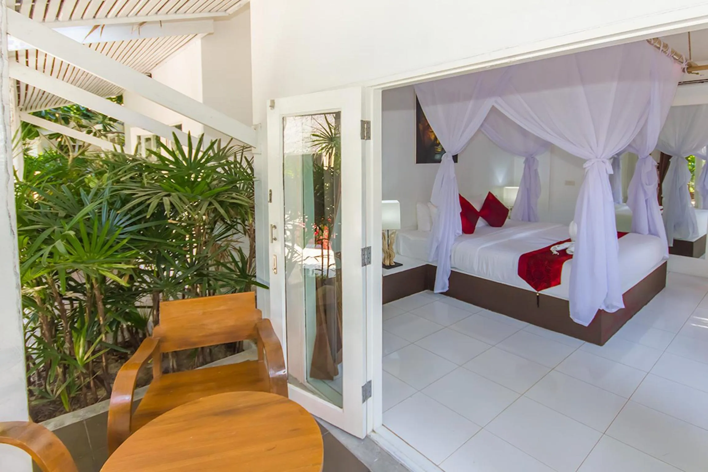 Photo of the whole room, Bed in The White Cottage