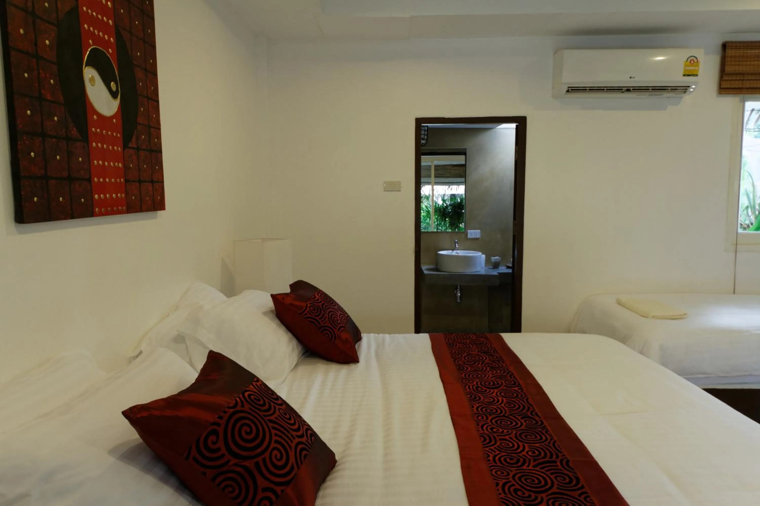 Bedroom, Bed in The White Cottage