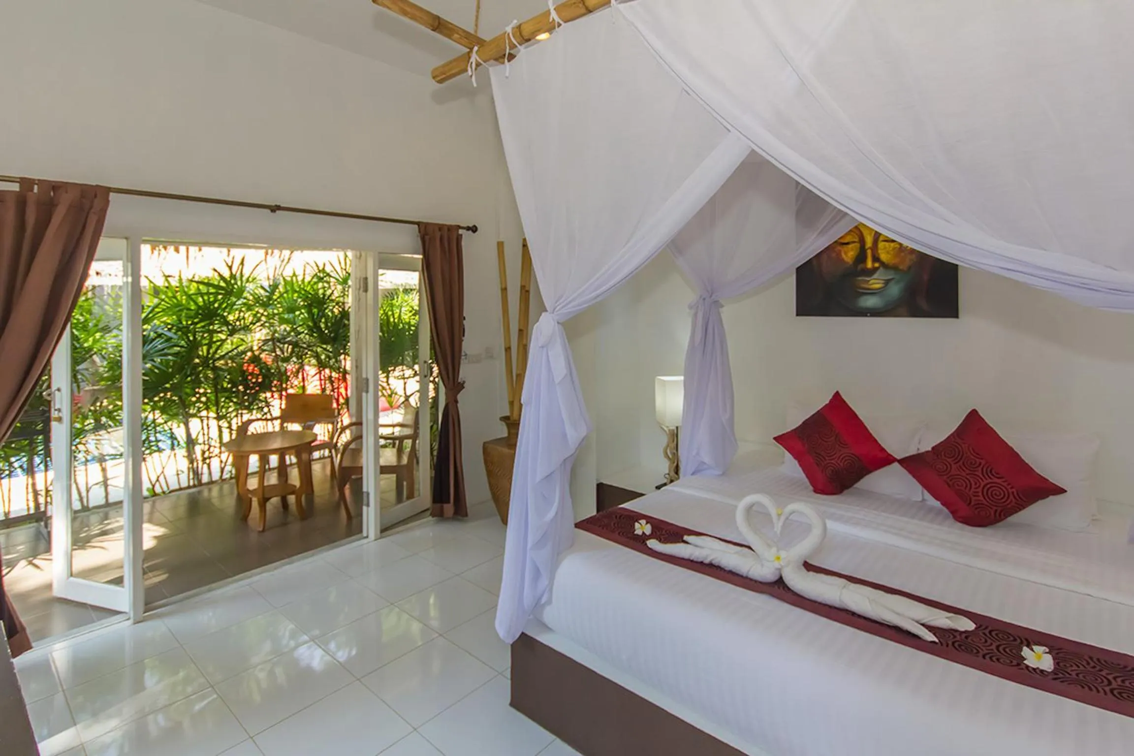 Bedroom, Bed in The White Cottage