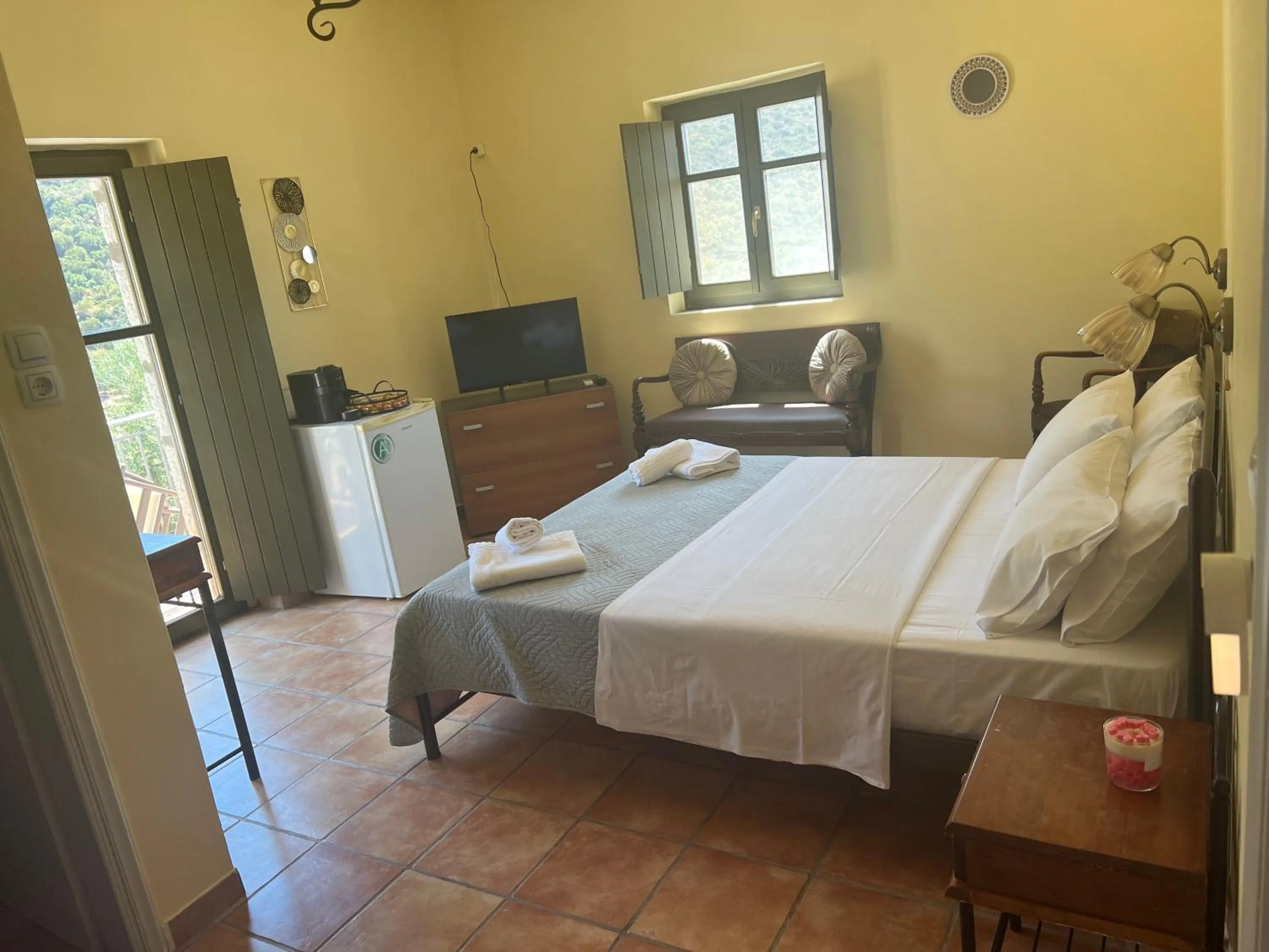 Bedroom, Bed in Onar Mani Suites