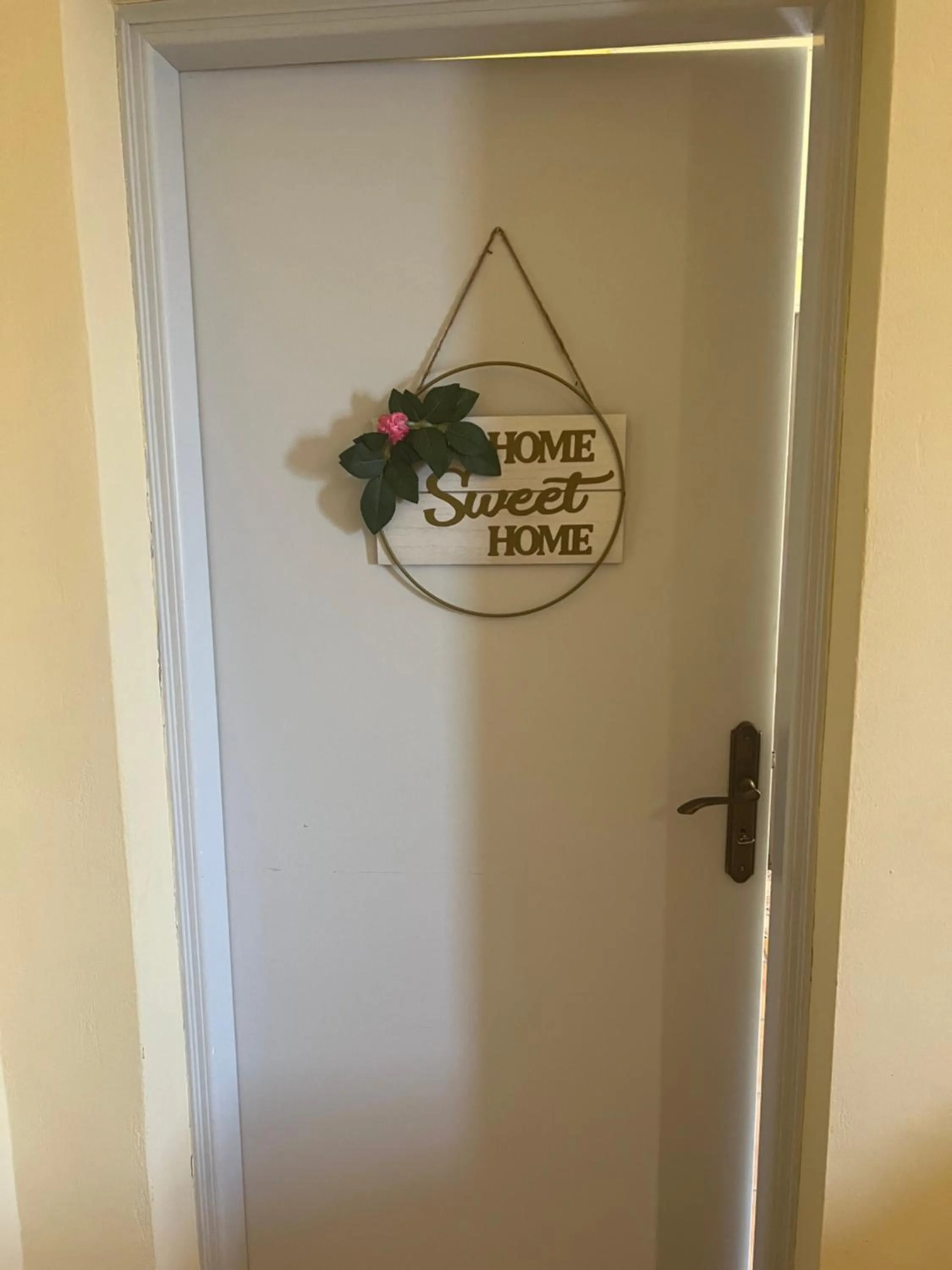 Logo/Certificate/Sign in Onar Mani Suites