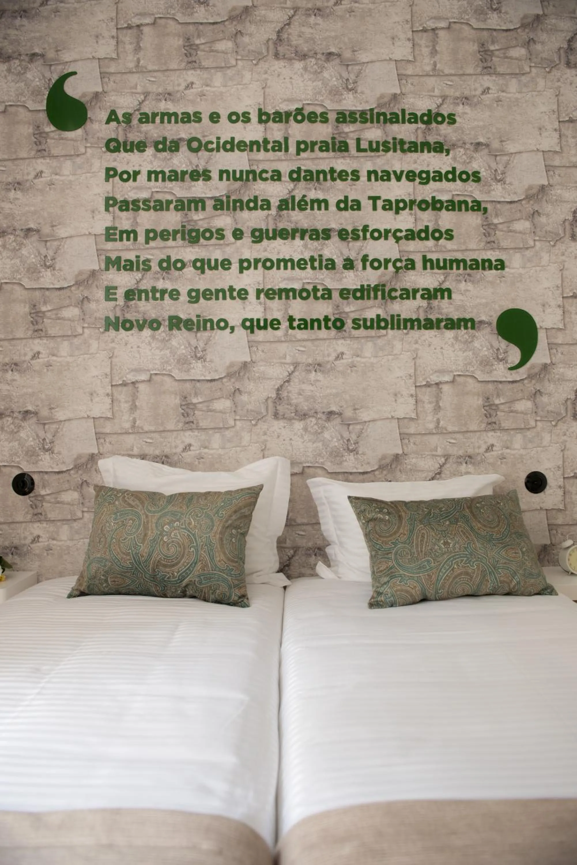 Bed in Páteo Saudade Lofts