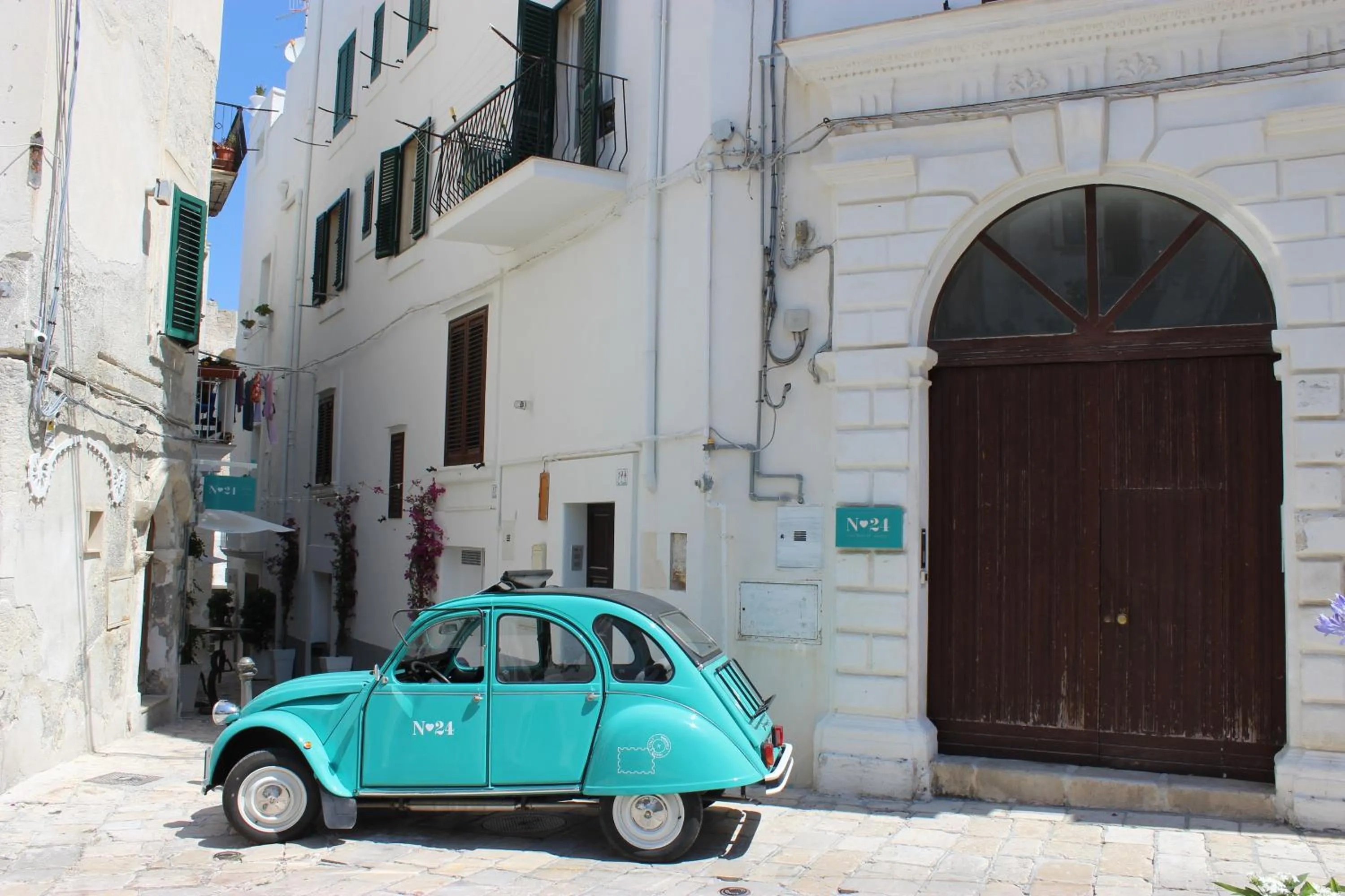 Facade/entrance in Santa Maria 24