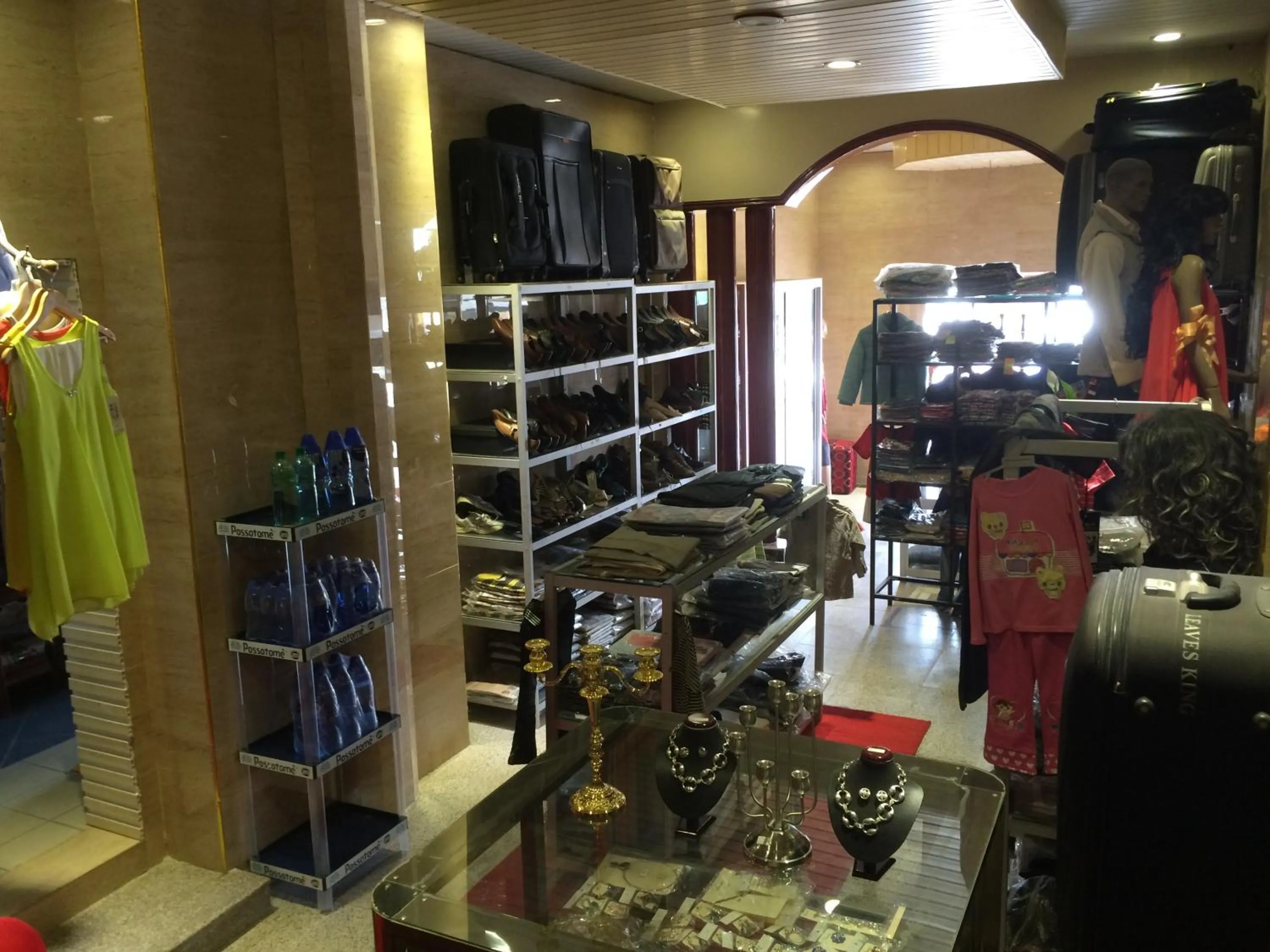 On-site shops in Sun Beach Hôtel