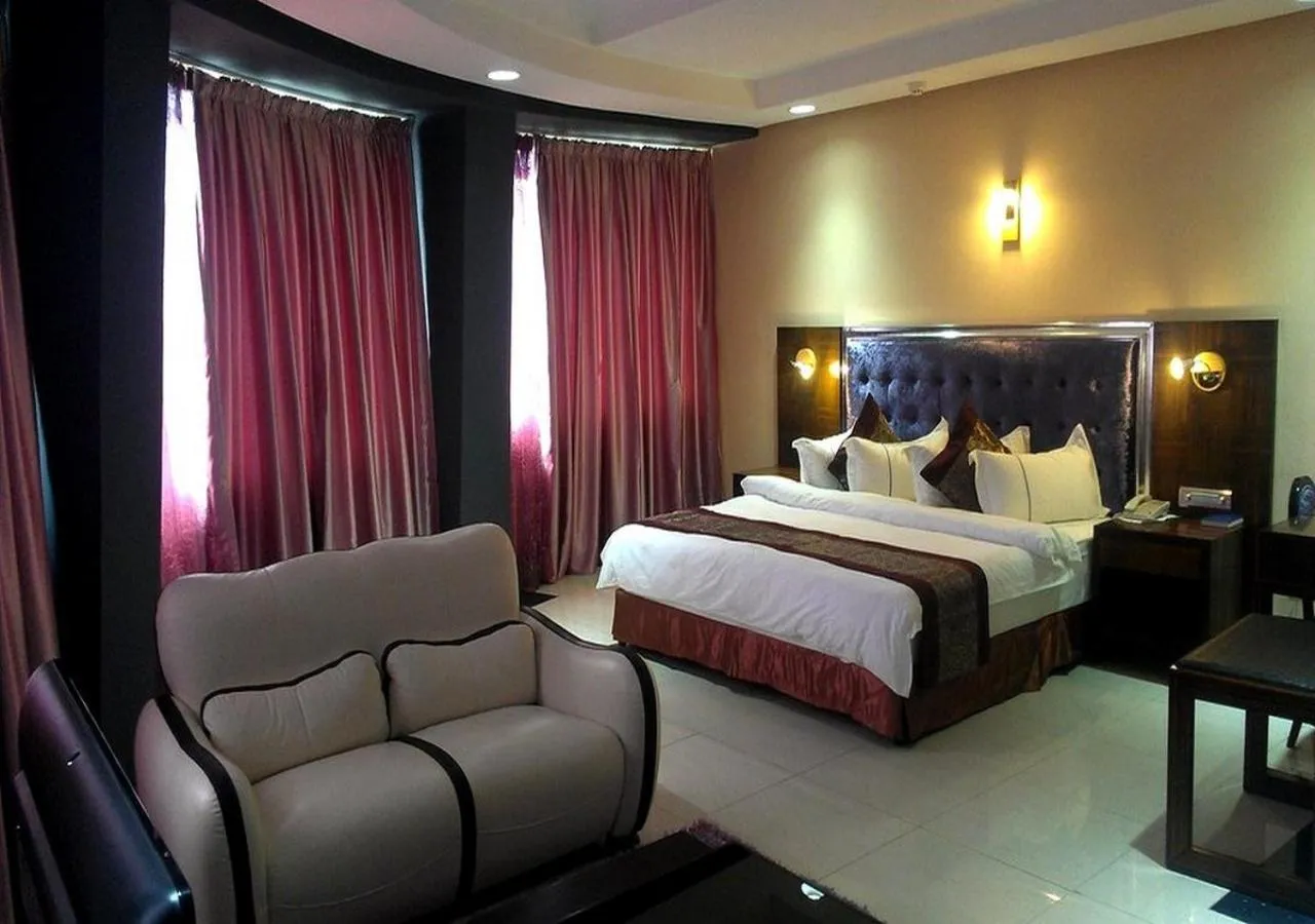 Bed in Sun Beach Hôtel