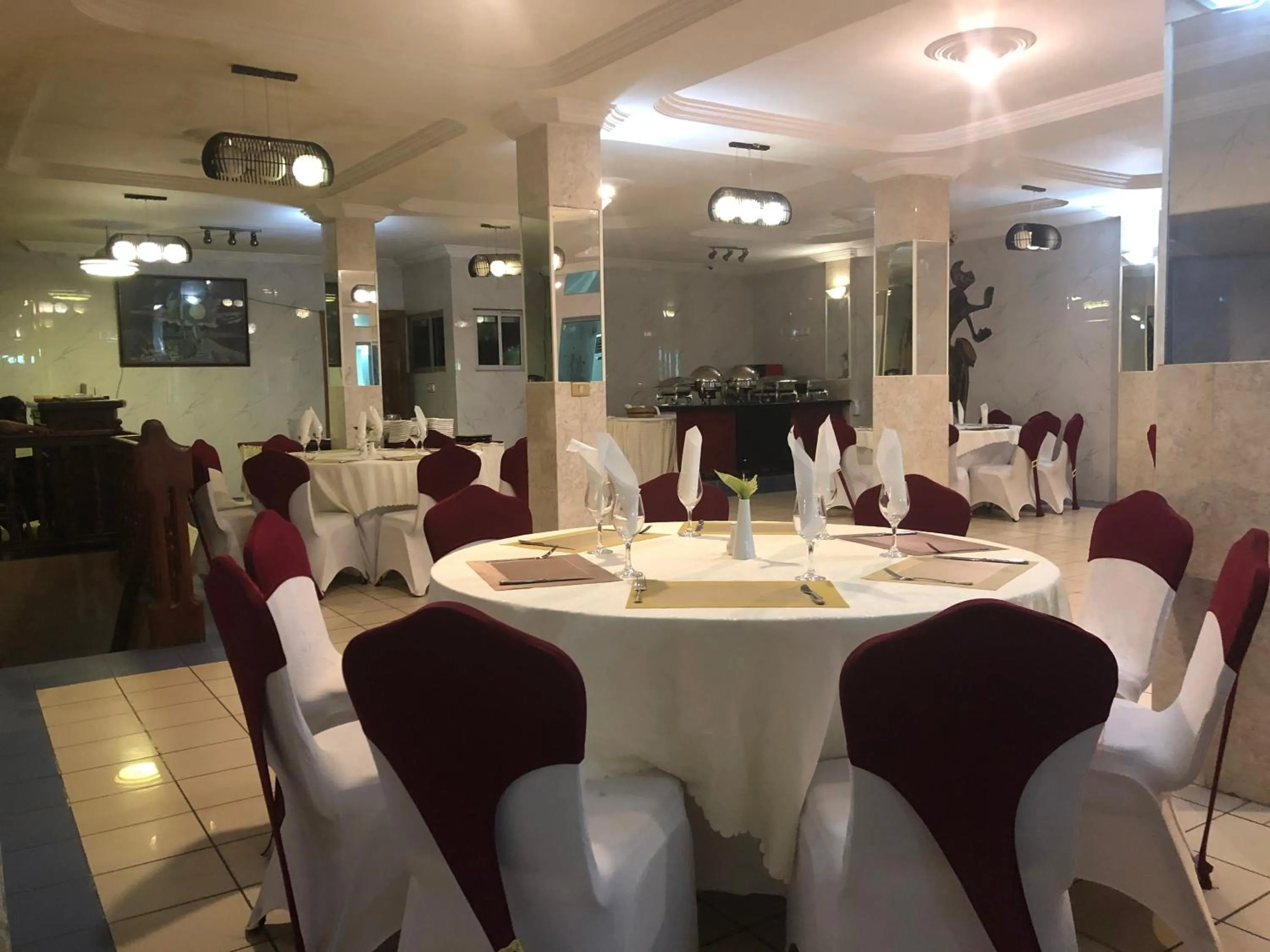 Restaurant/places to eat in Sun Beach Hôtel