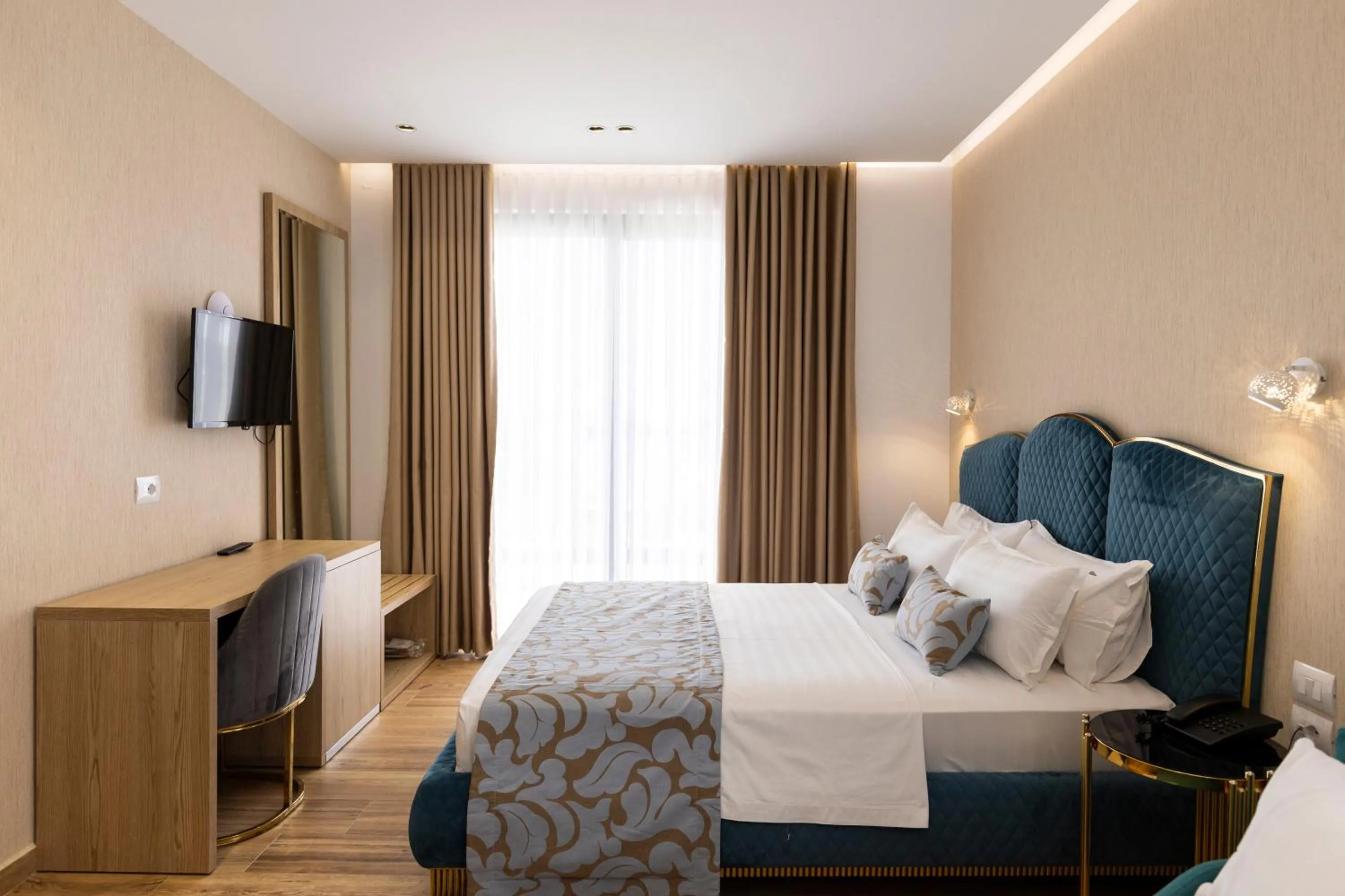 Bed in Bora Bora Hotel Ksamil