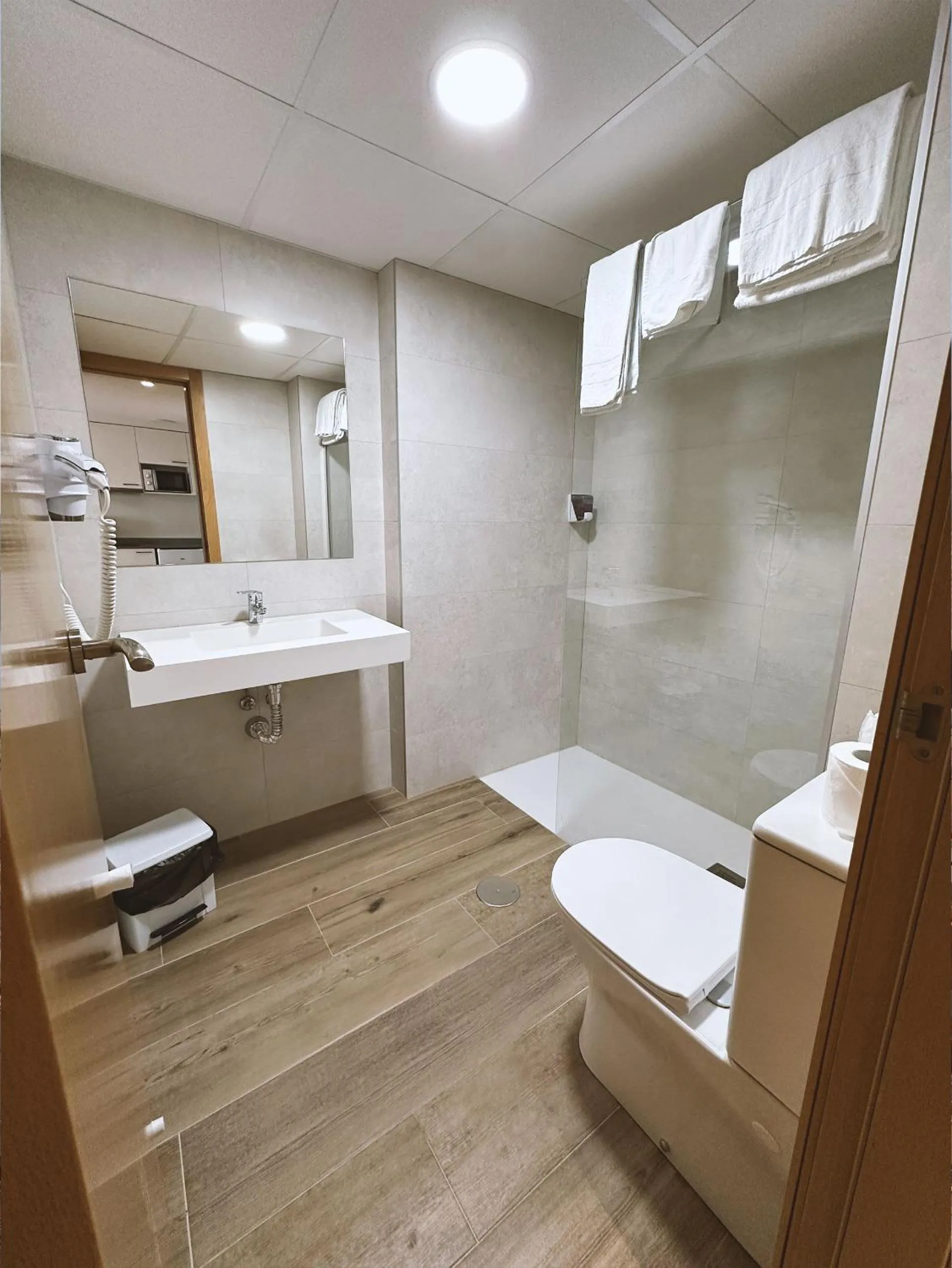 Shower in Apartamentos La Era Park