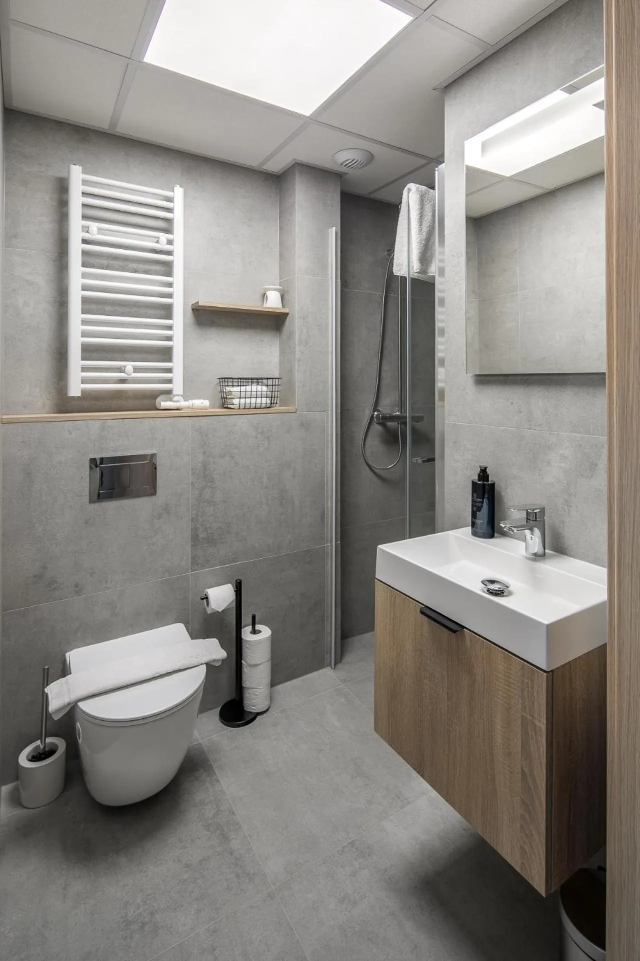 Shower in Iron Street by A11 Sauna