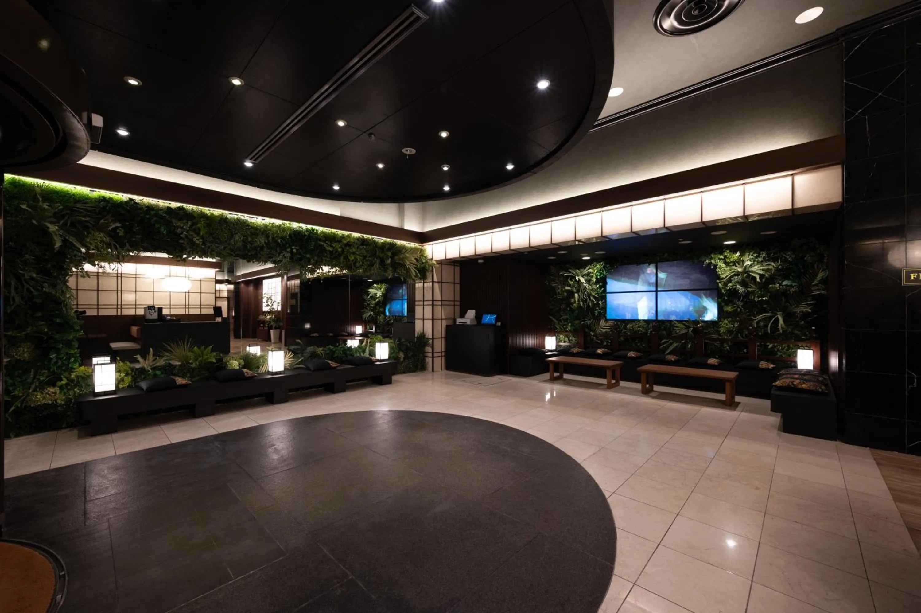 Communal lounge/ TV room in HOTEL THE7 Kumamoto