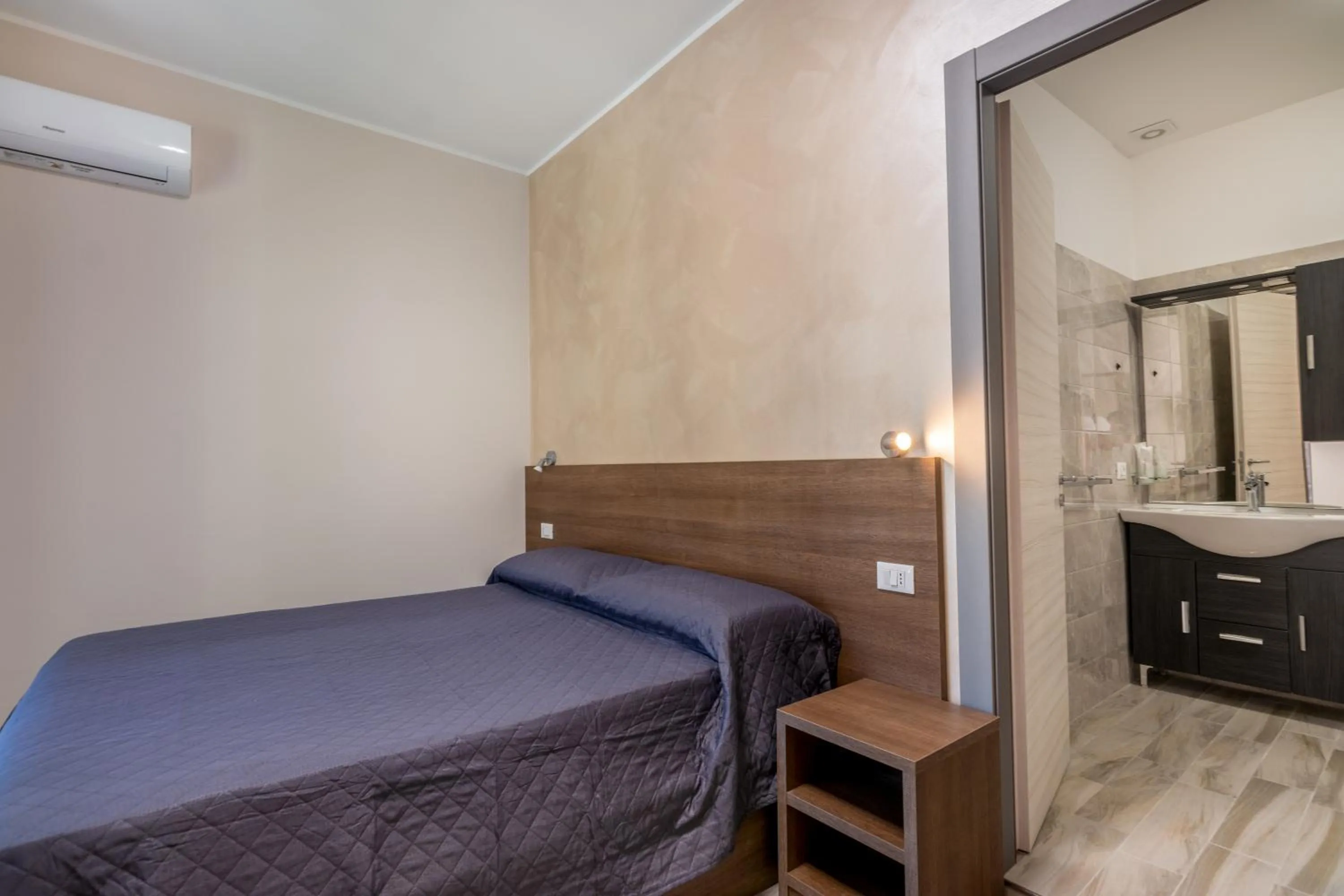 Bed in Hotel Ristorante La Mimosa