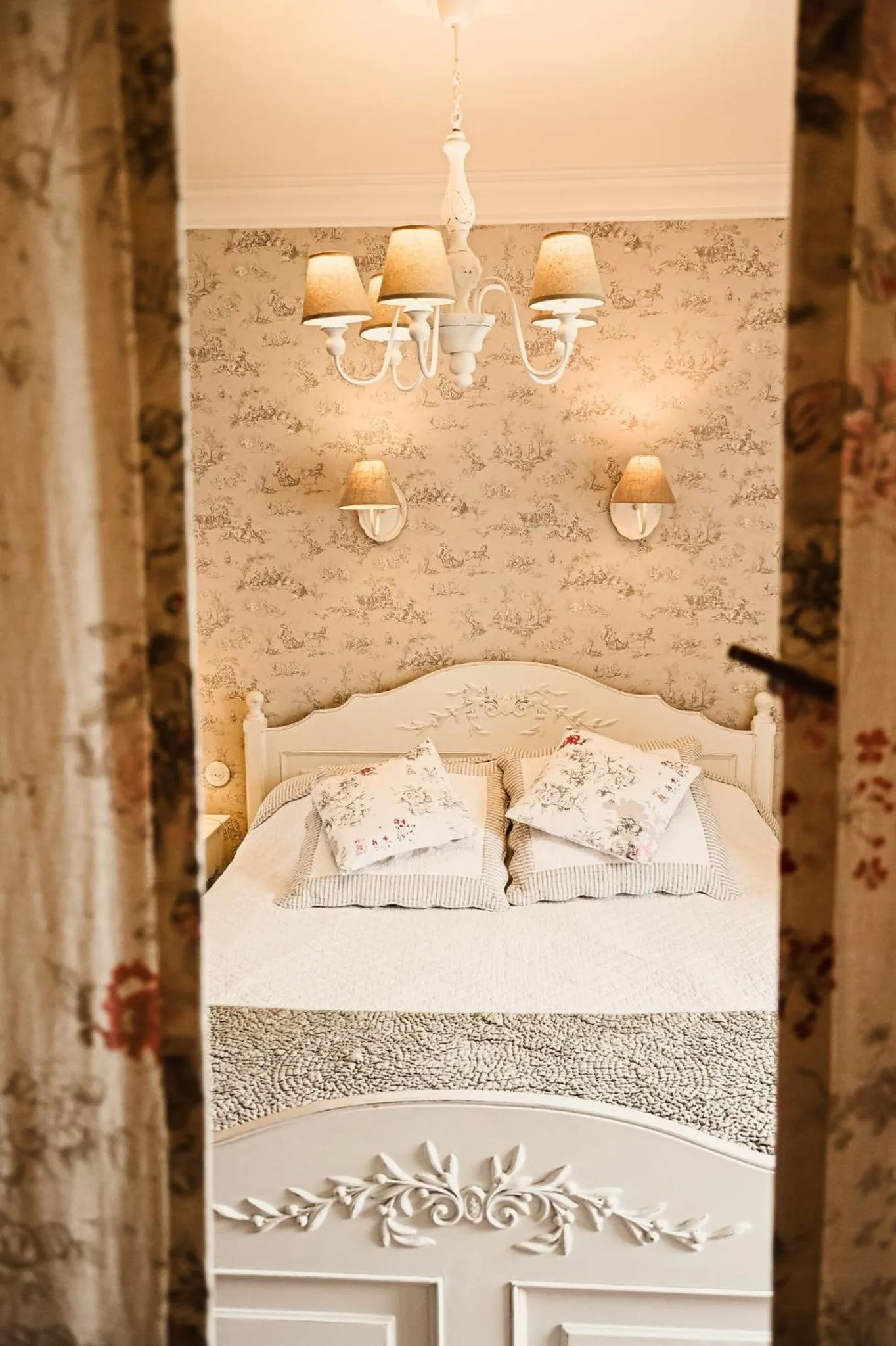 Bed in Demeure de la Carmine, sejour bien-etre d'exception, piscine, hammam, champagne