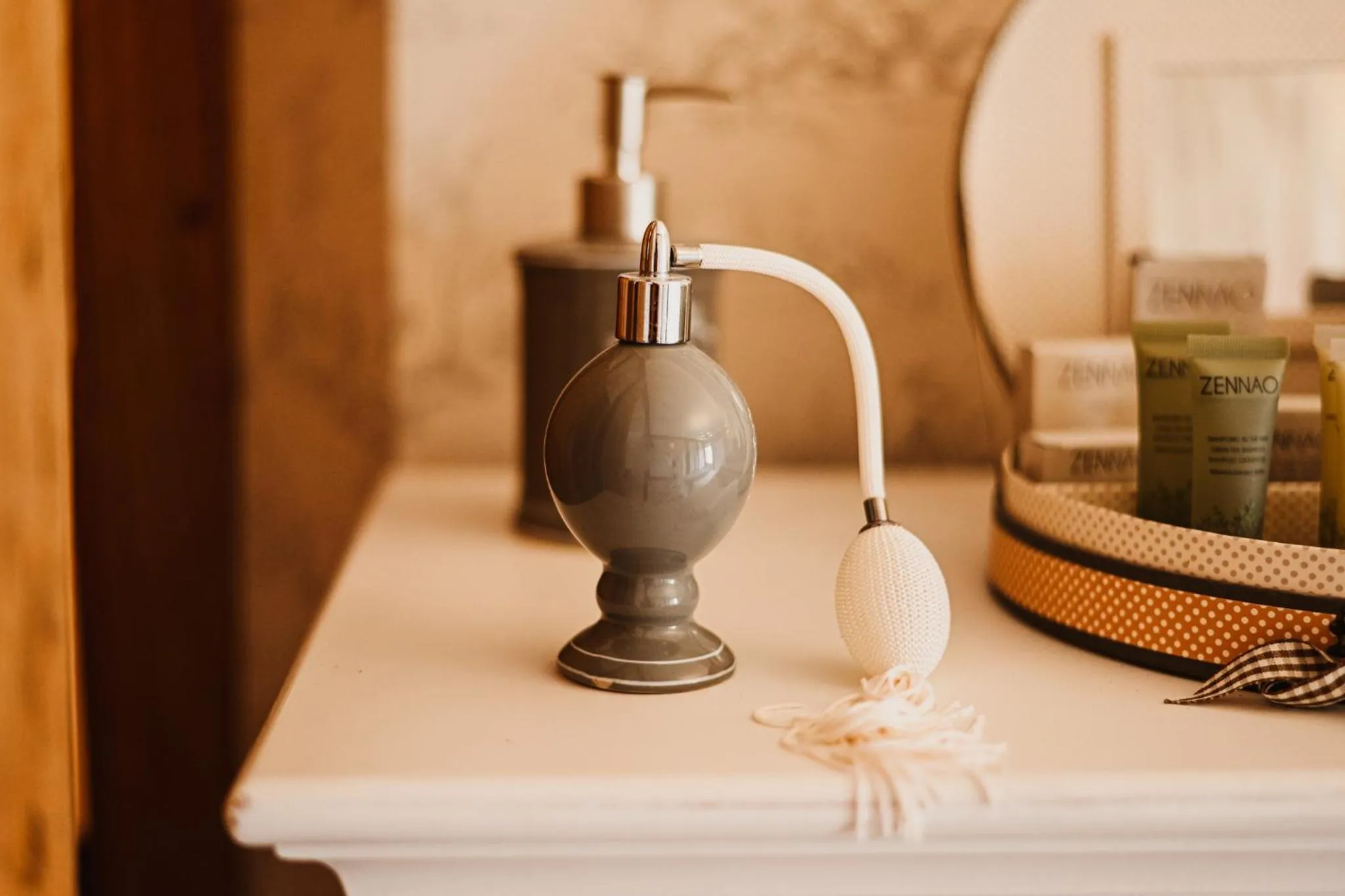 Property building in Demeure de la Carmine, sejour bien-etre d'exception, piscine, hammam, champagne