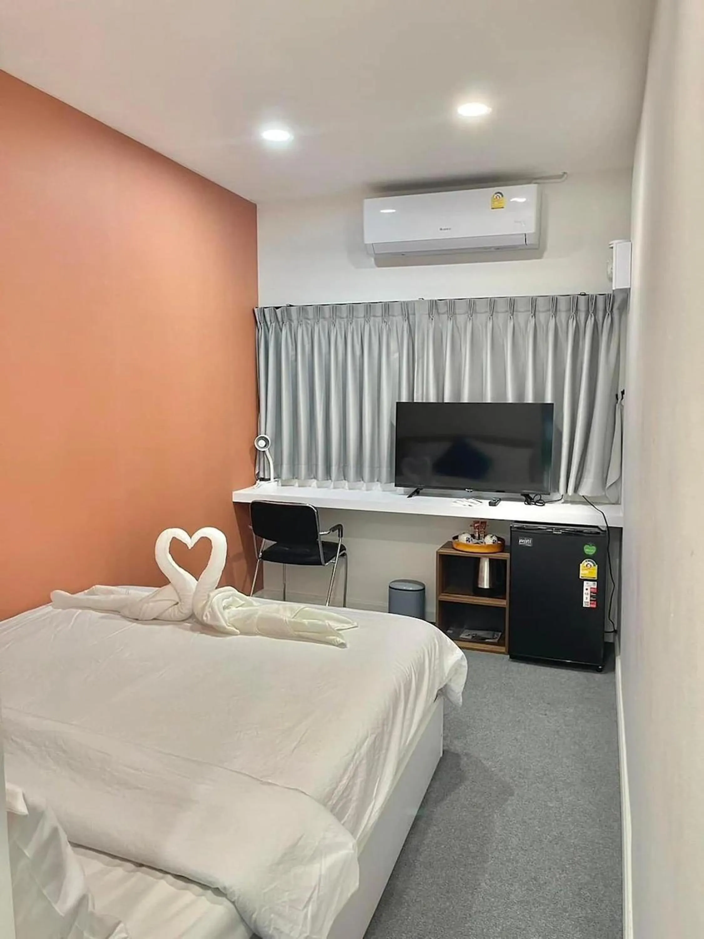 TV and multimedia, Bed in Nomads Homestay Sriracha