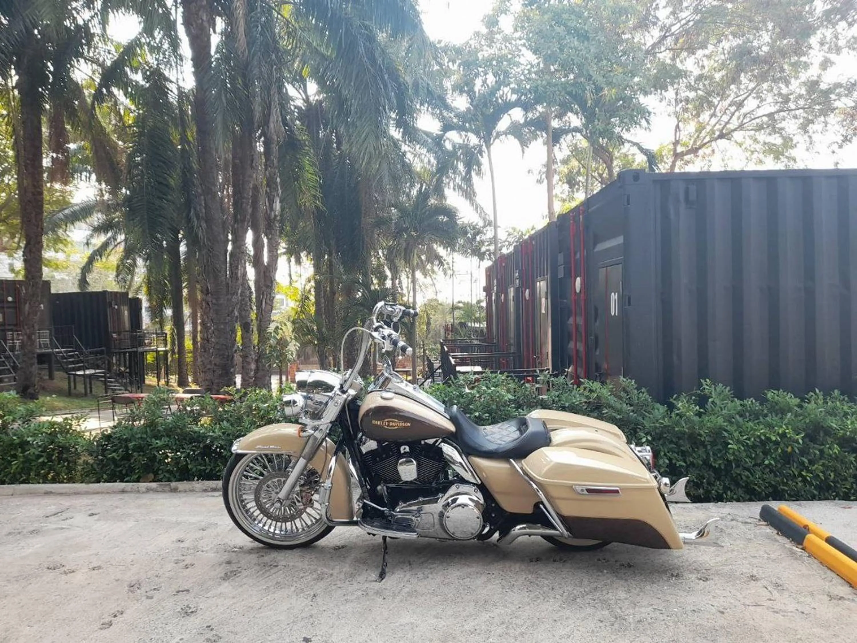 Property building in Nomads Homestay Sriracha