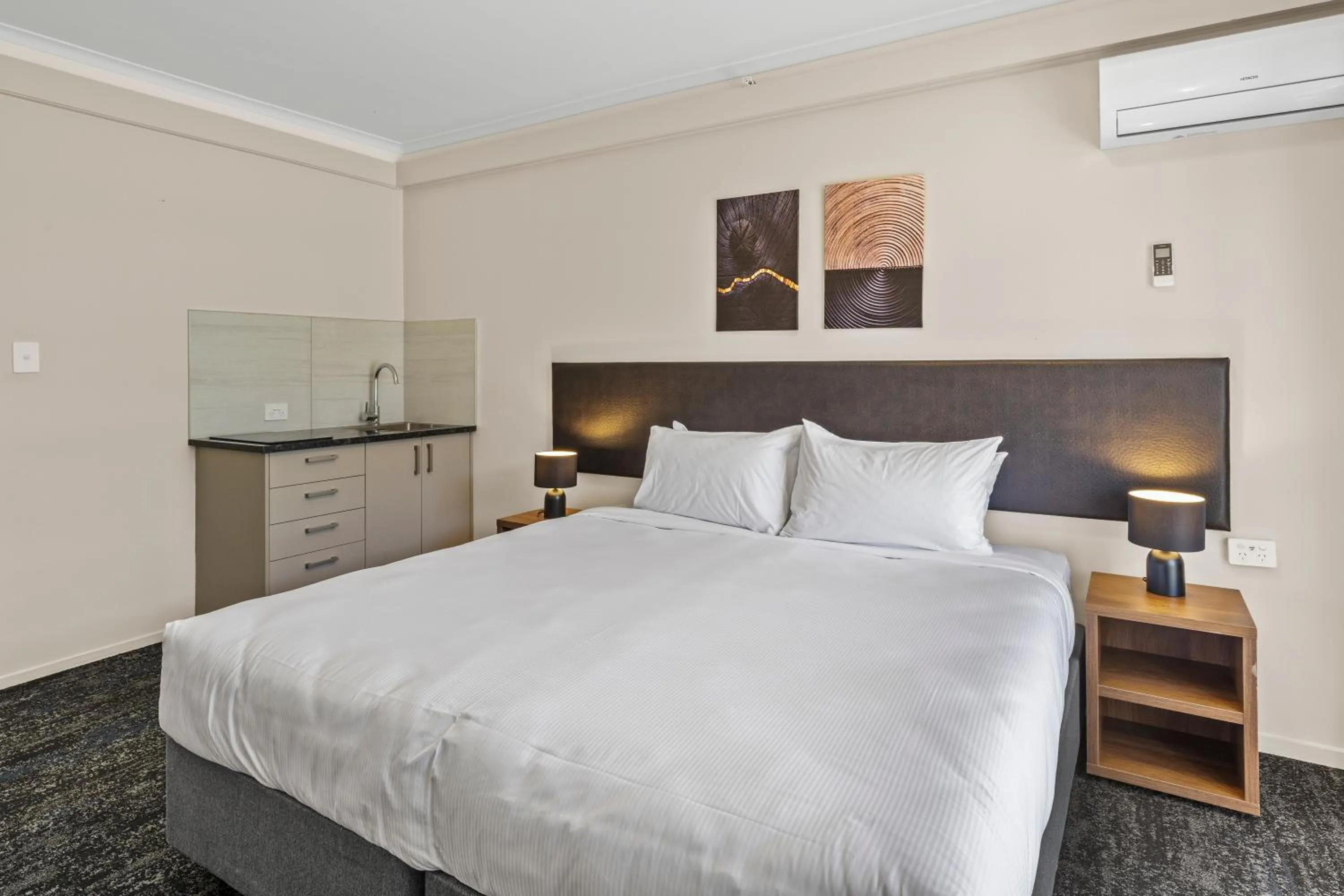 Bedroom, Bed in Imperial Hotel Rotorua