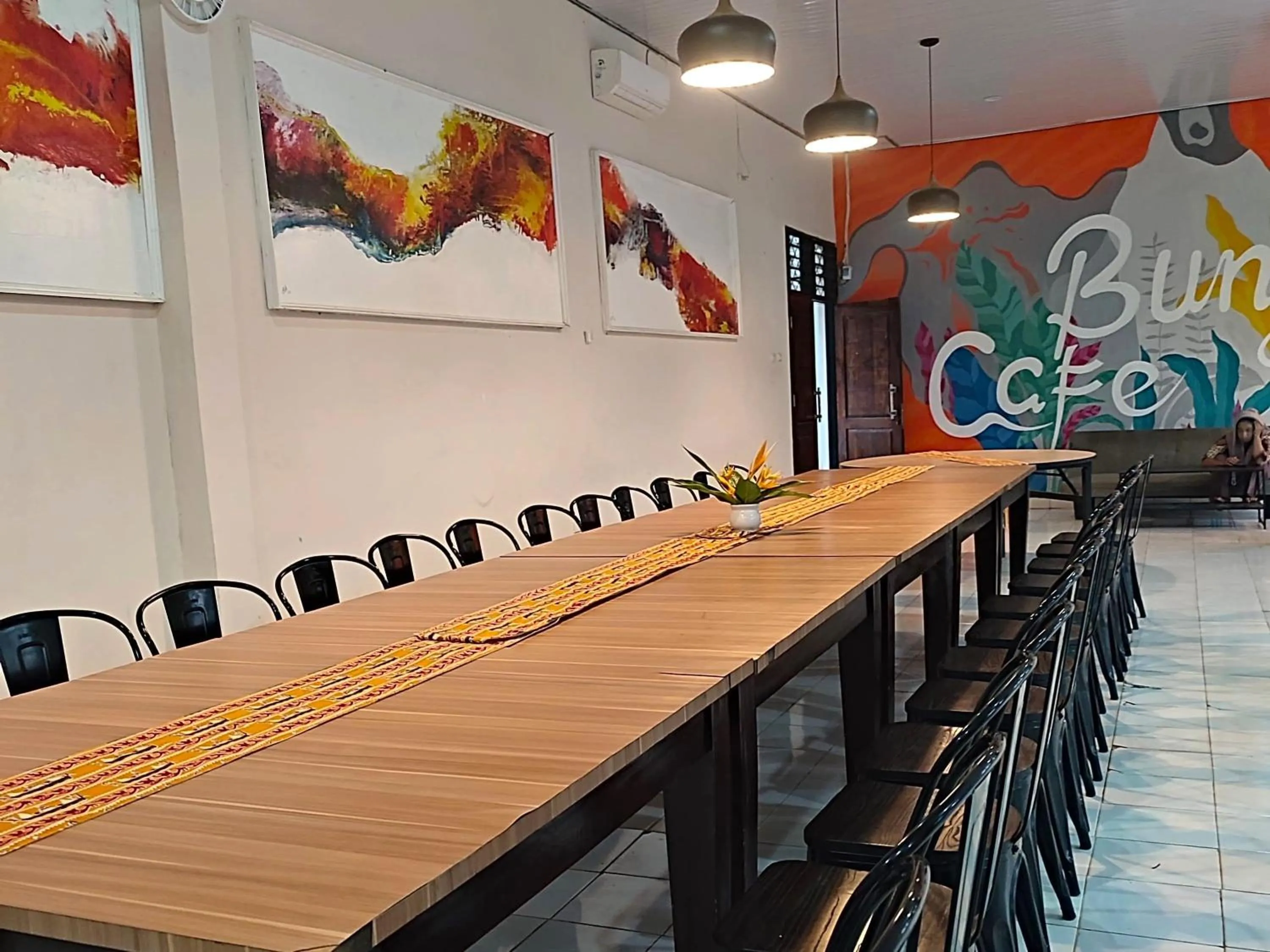 Restaurant/places to eat in Esemka Hotel and Convention Kotabumi