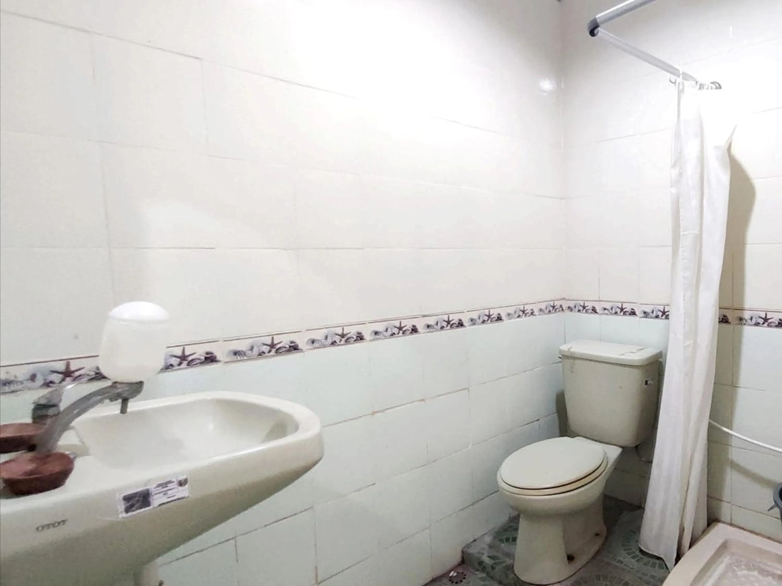 Bathroom in Esemka Hotel and Convention Kotabumi