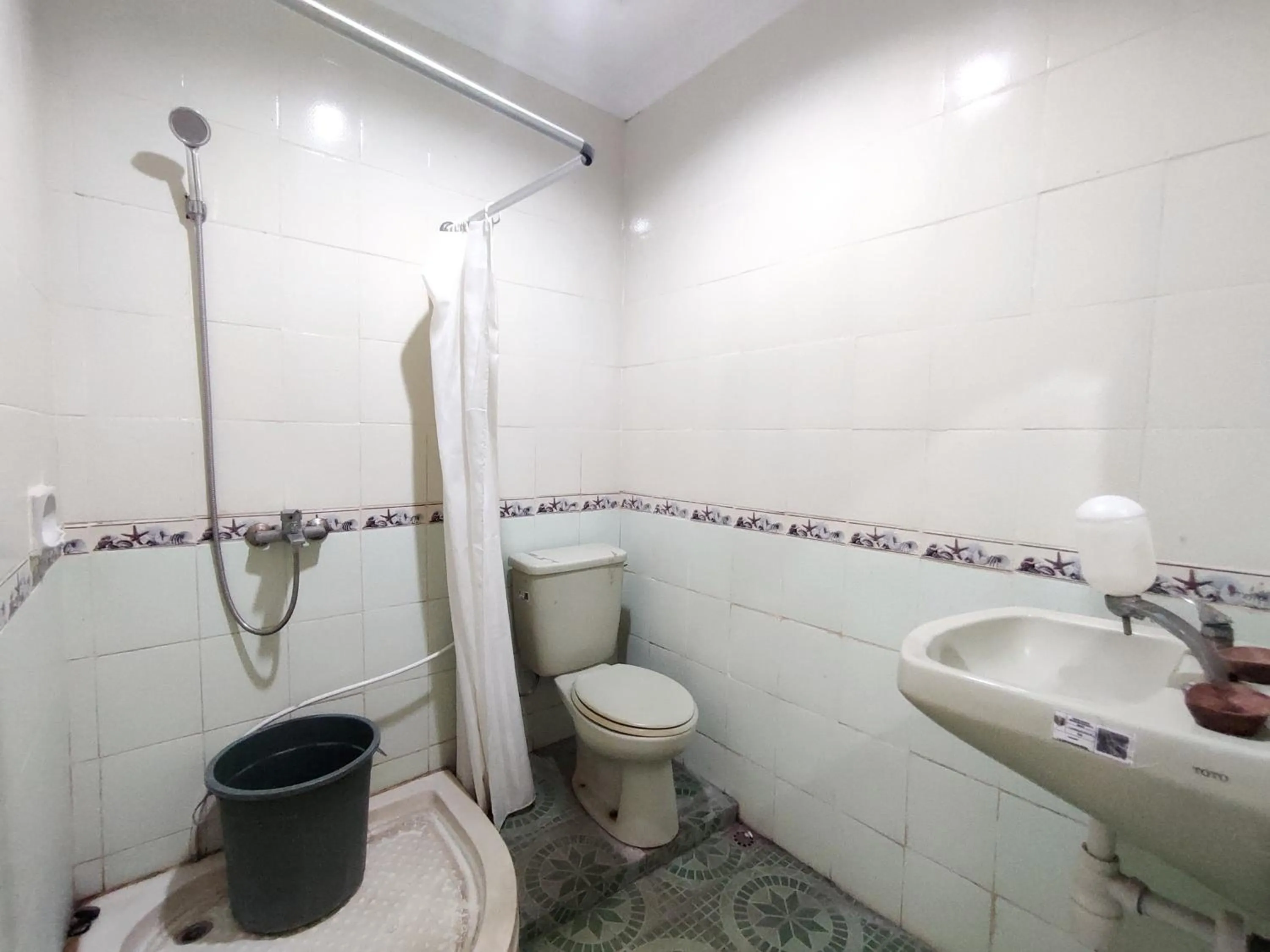 Bathroom in Esemka Hotel and Convention Kotabumi