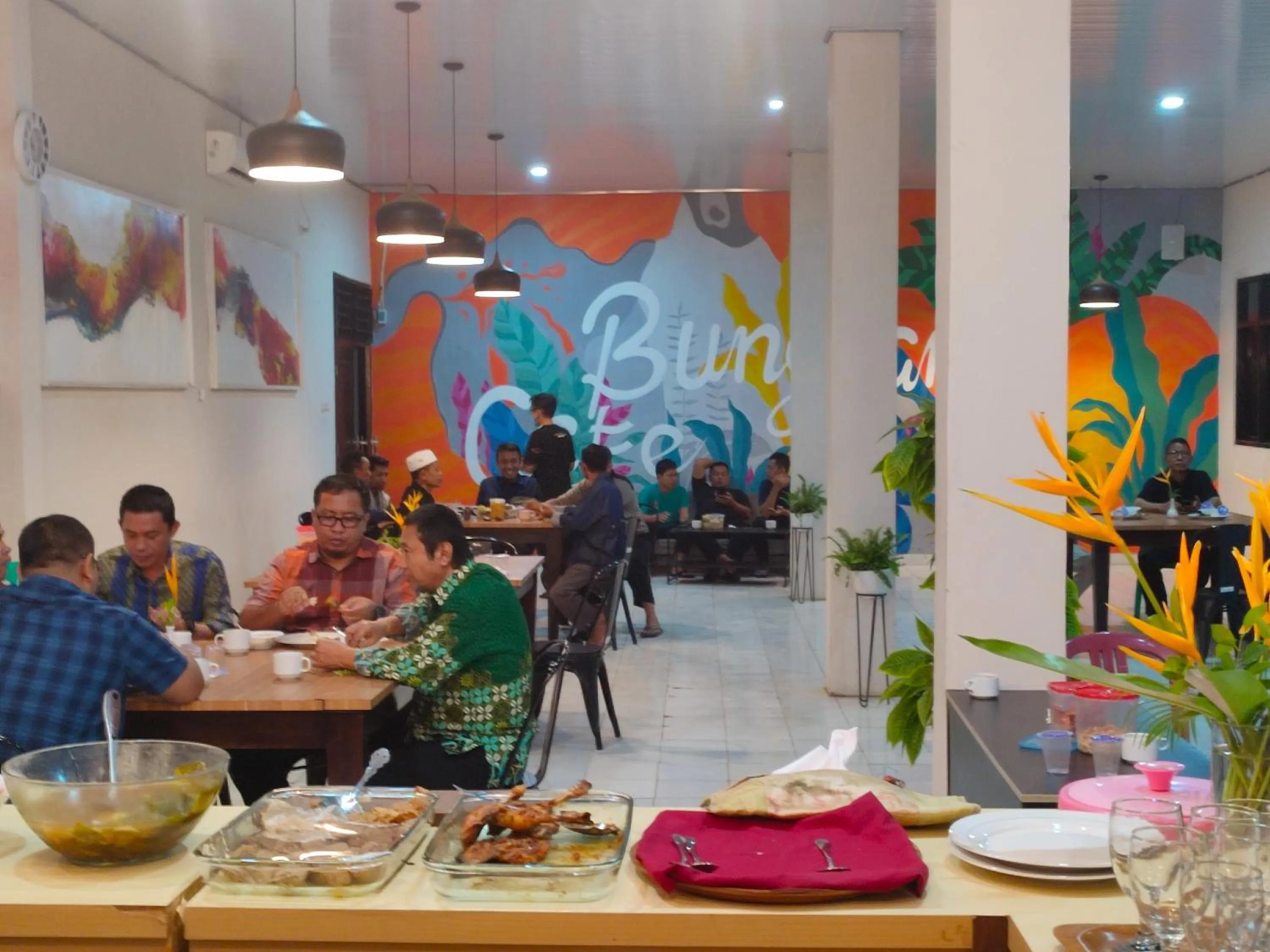 Restaurant/places to eat in Esemka Hotel and Convention Kotabumi