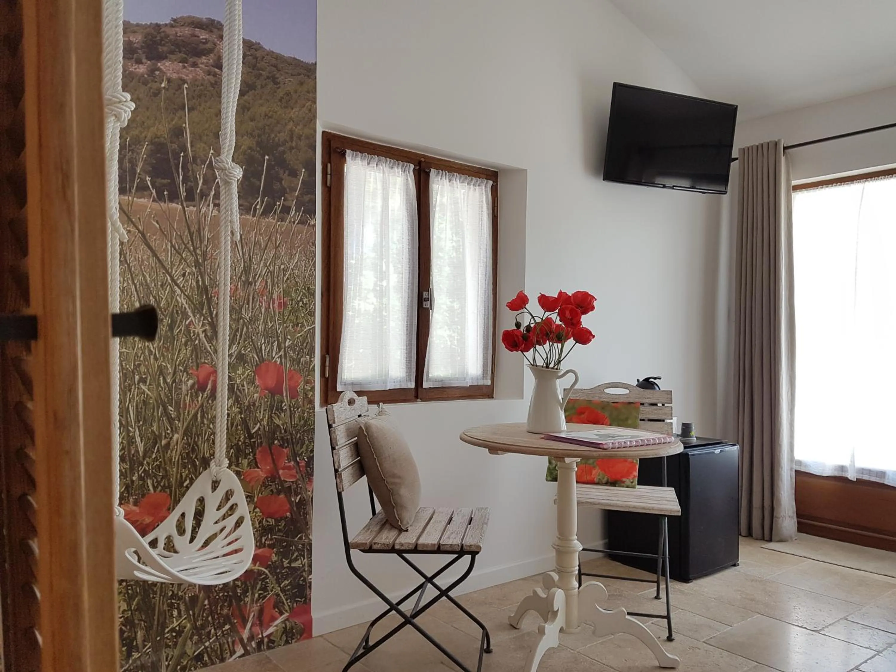 Photo of the whole room in Les Mazets du Luberon