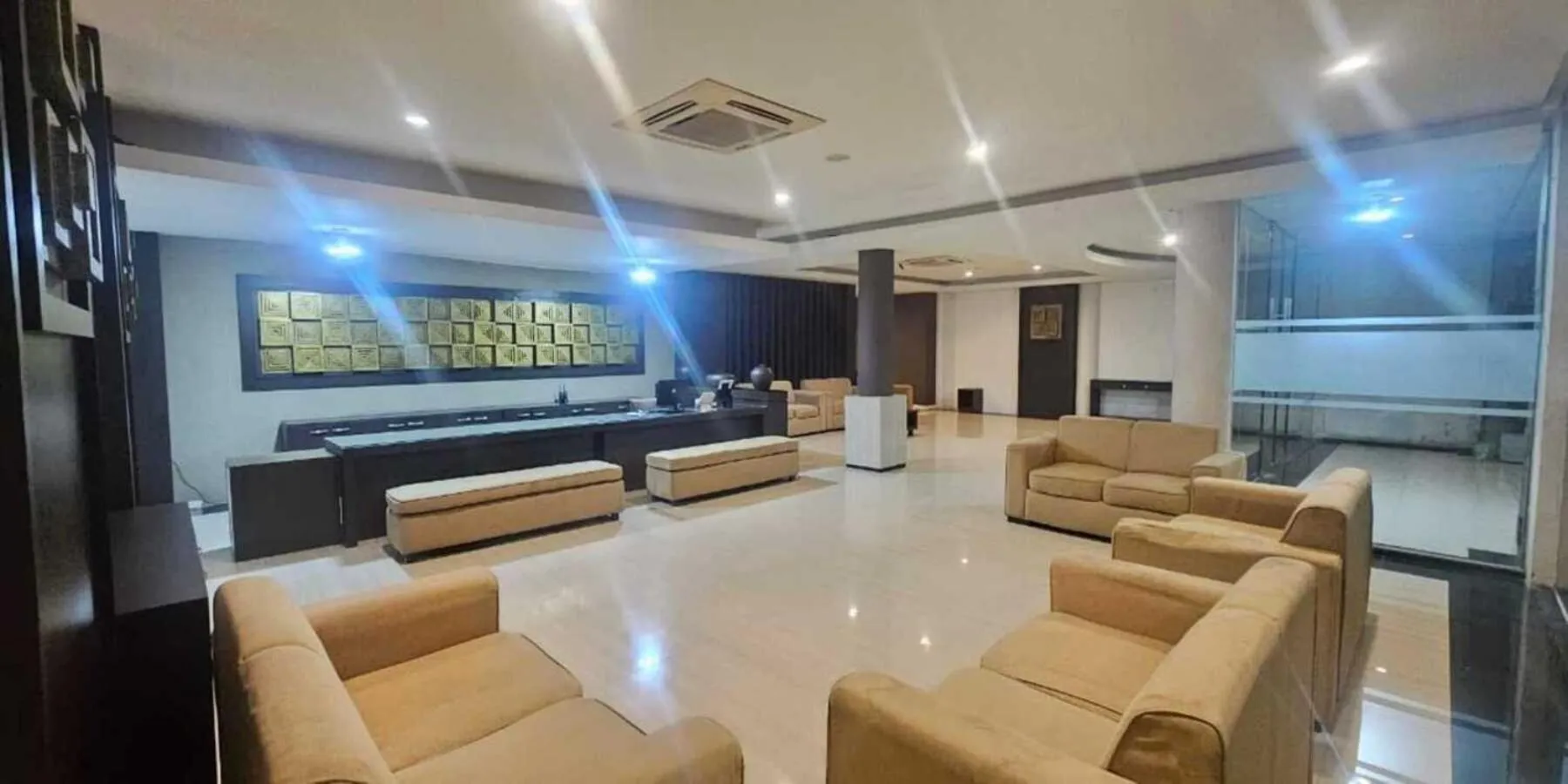 Lobby or reception in Grage Hotel Malang by TOS