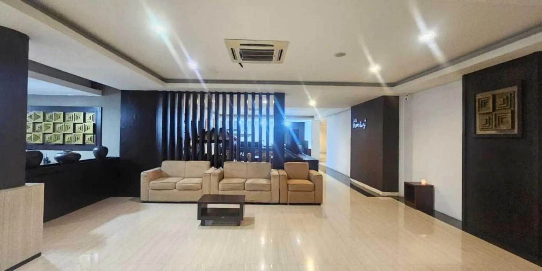 Lobby or reception in Grage Hotel Malang by TOS