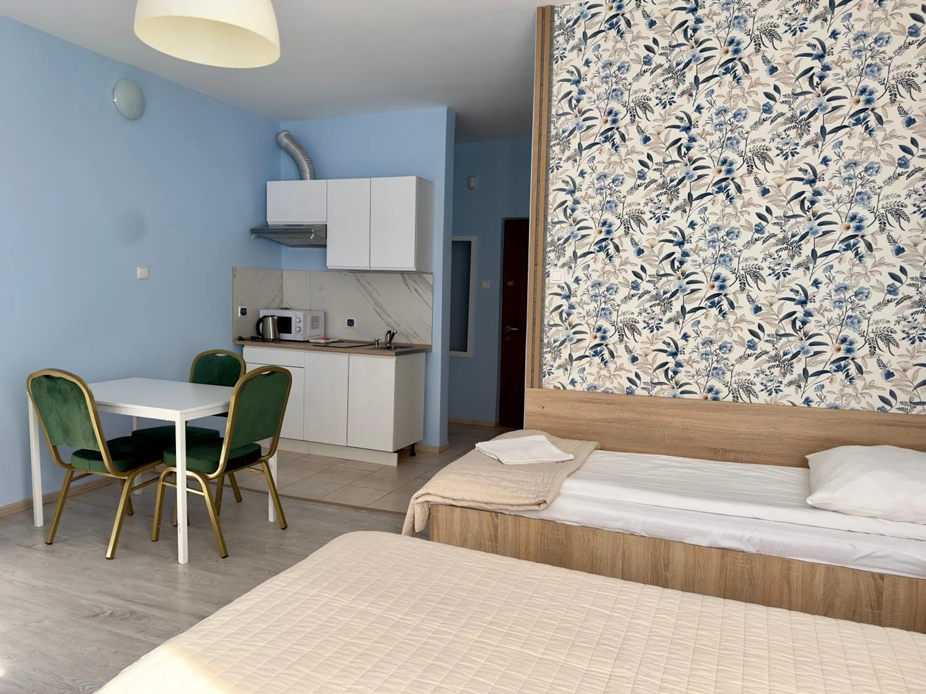 Kitchen or kitchenette, Bed in Apartamenty Dolna Kraków