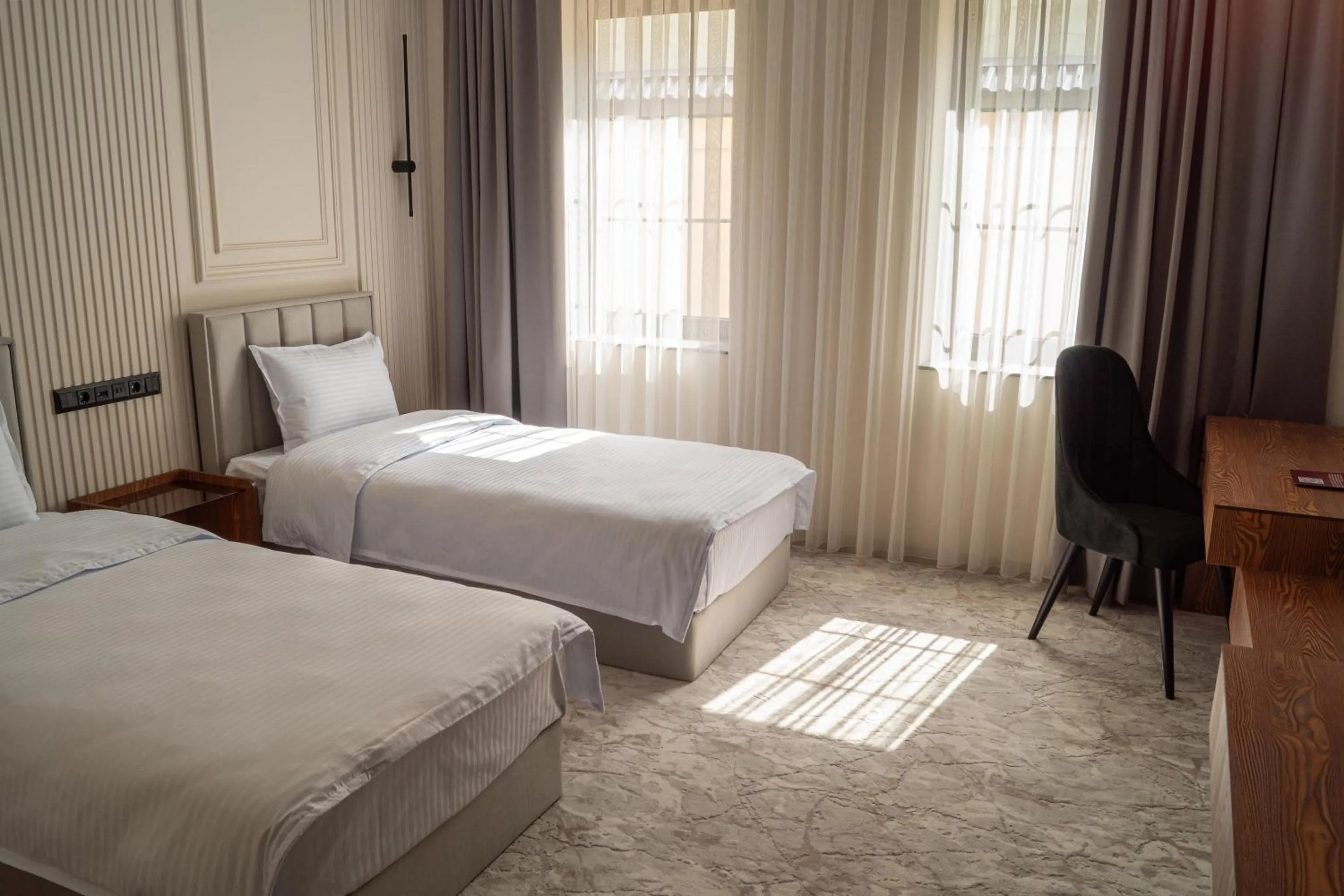 Bed in Meridian Plaza by Reikartz