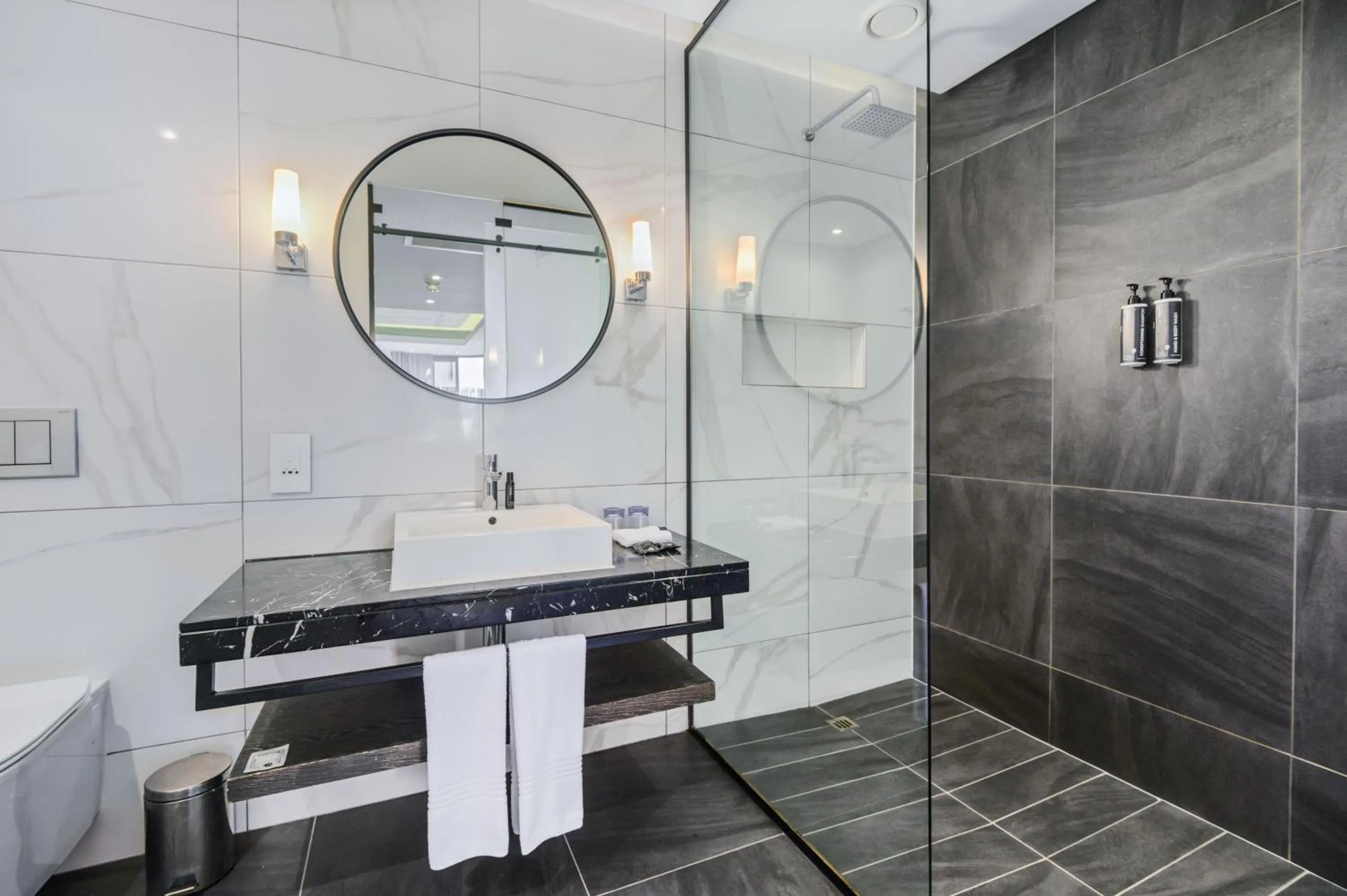 Shower in The Capital Mirage