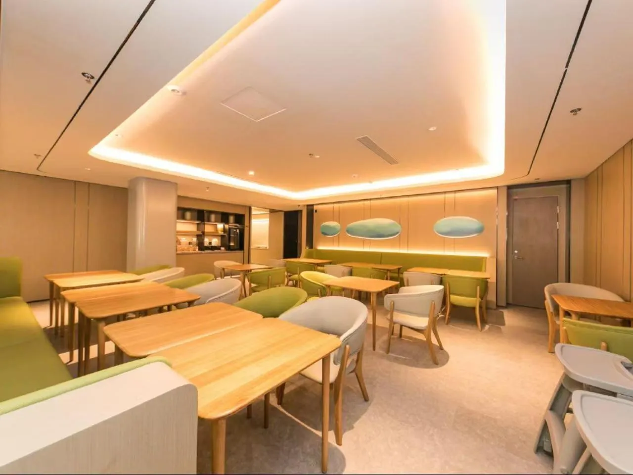 Restaurant/places to eat in JI Hotel Shanghai Huangxing Road Subway Station