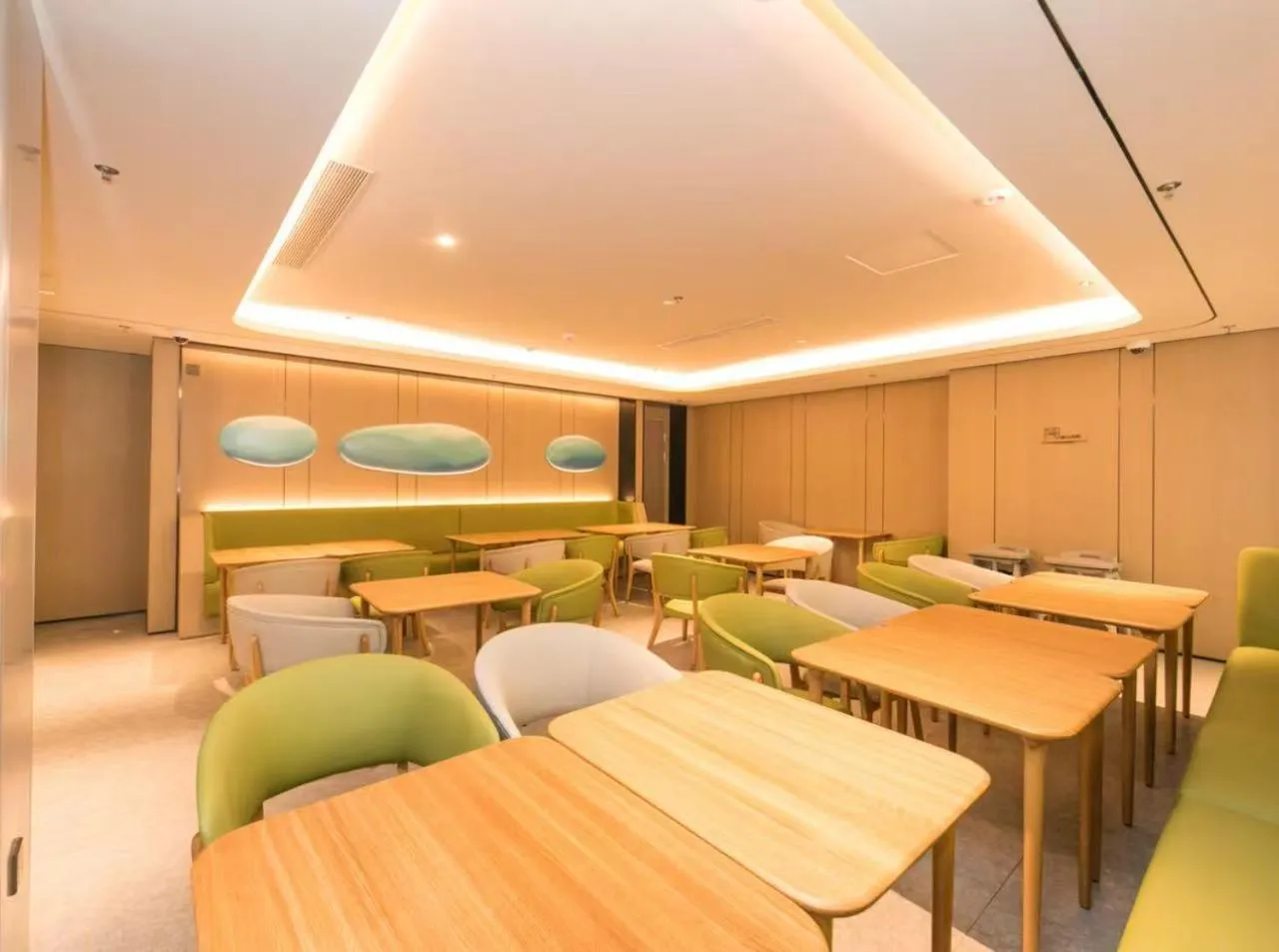 Restaurant/places to eat in JI Hotel Shanghai Huangxing Road Subway Station