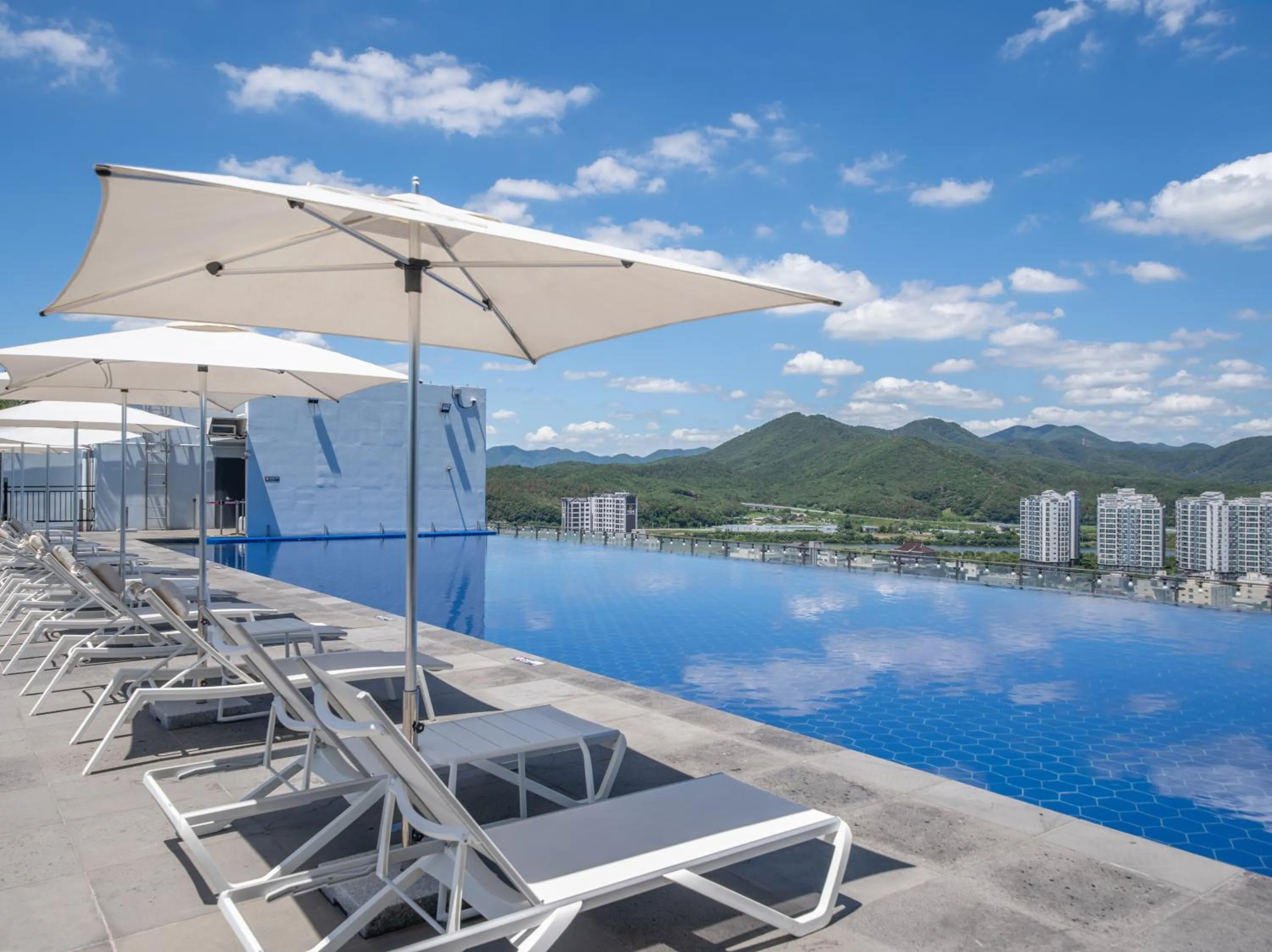 Swimming pool in Chestertons Gyeongju