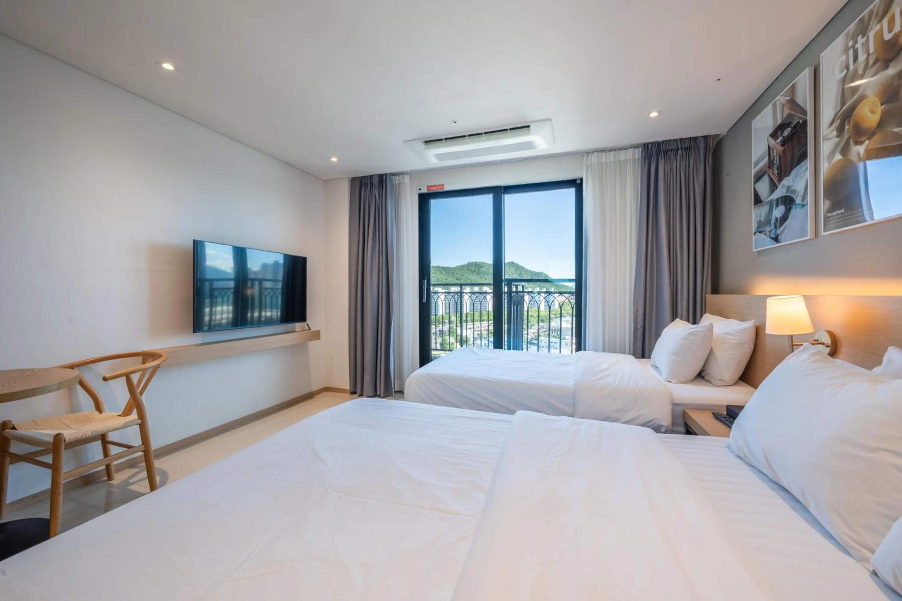 Photo of the whole room, Bed in Chestertons Gyeongju