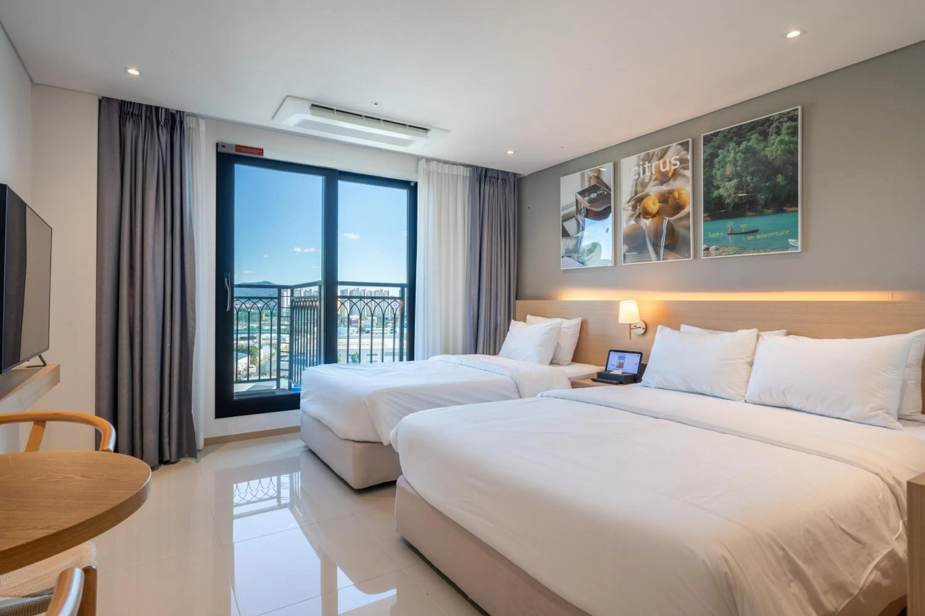 Photo of the whole room, Bed in Chestertons Gyeongju