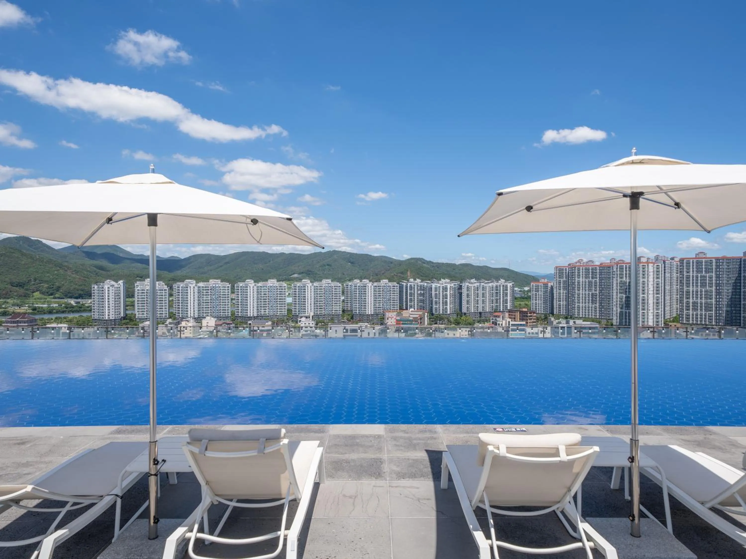 Swimming pool in Chestertons Gyeongju