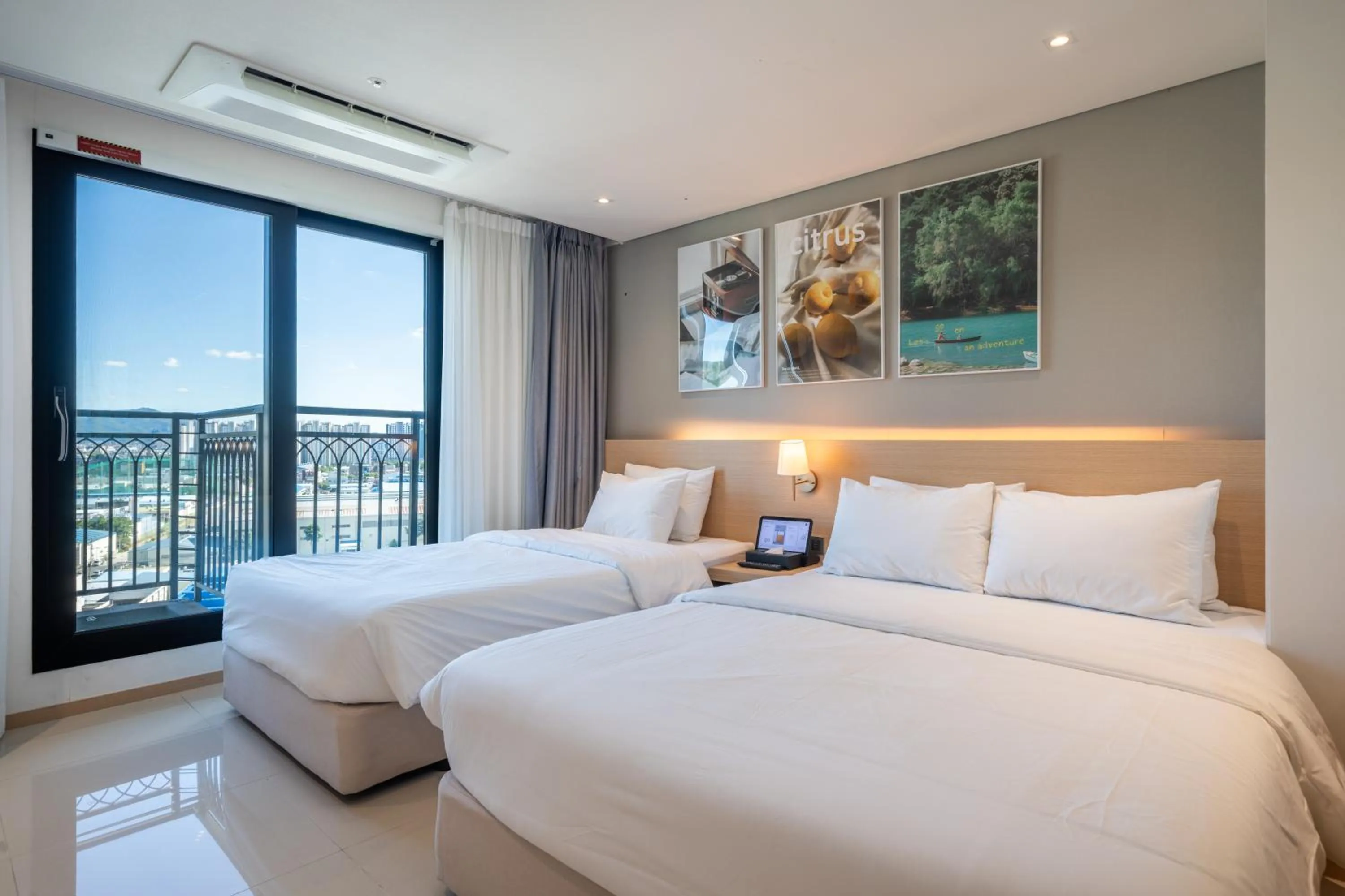 Photo of the whole room, Bed in Chestertons Gyeongju