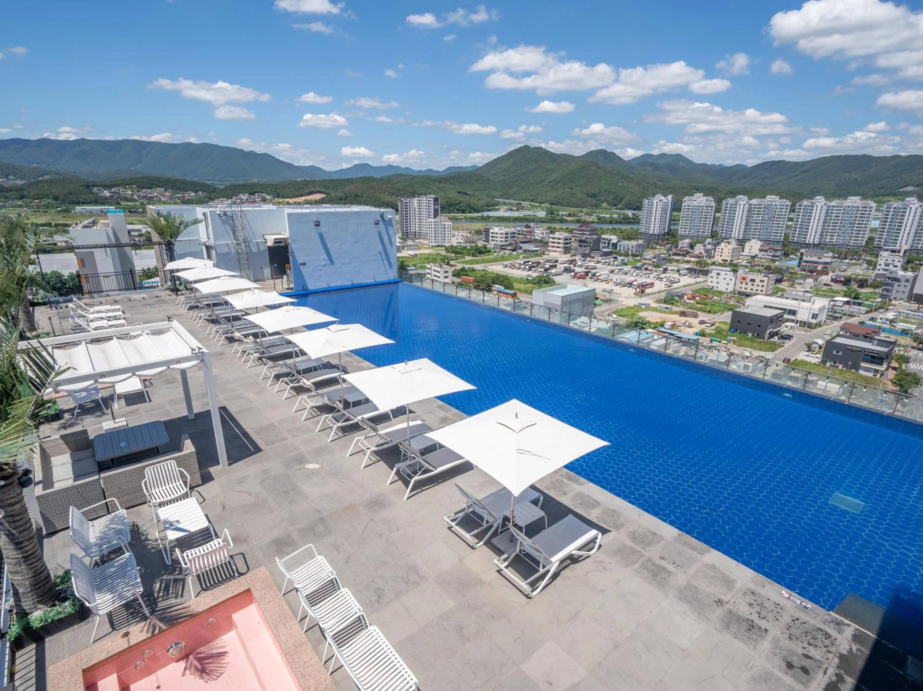 Swimming pool in Chestertons Gyeongju
