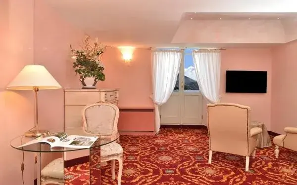 Junior Suite in Grand Hotel Menaggio Junior Suite in Grand Hotel Menaggio