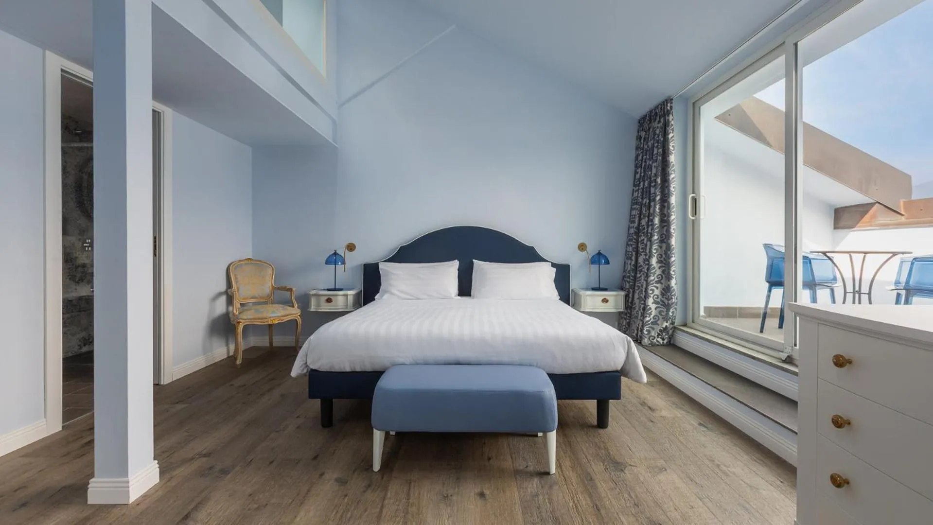 Bed in Grand Hotel Menaggio