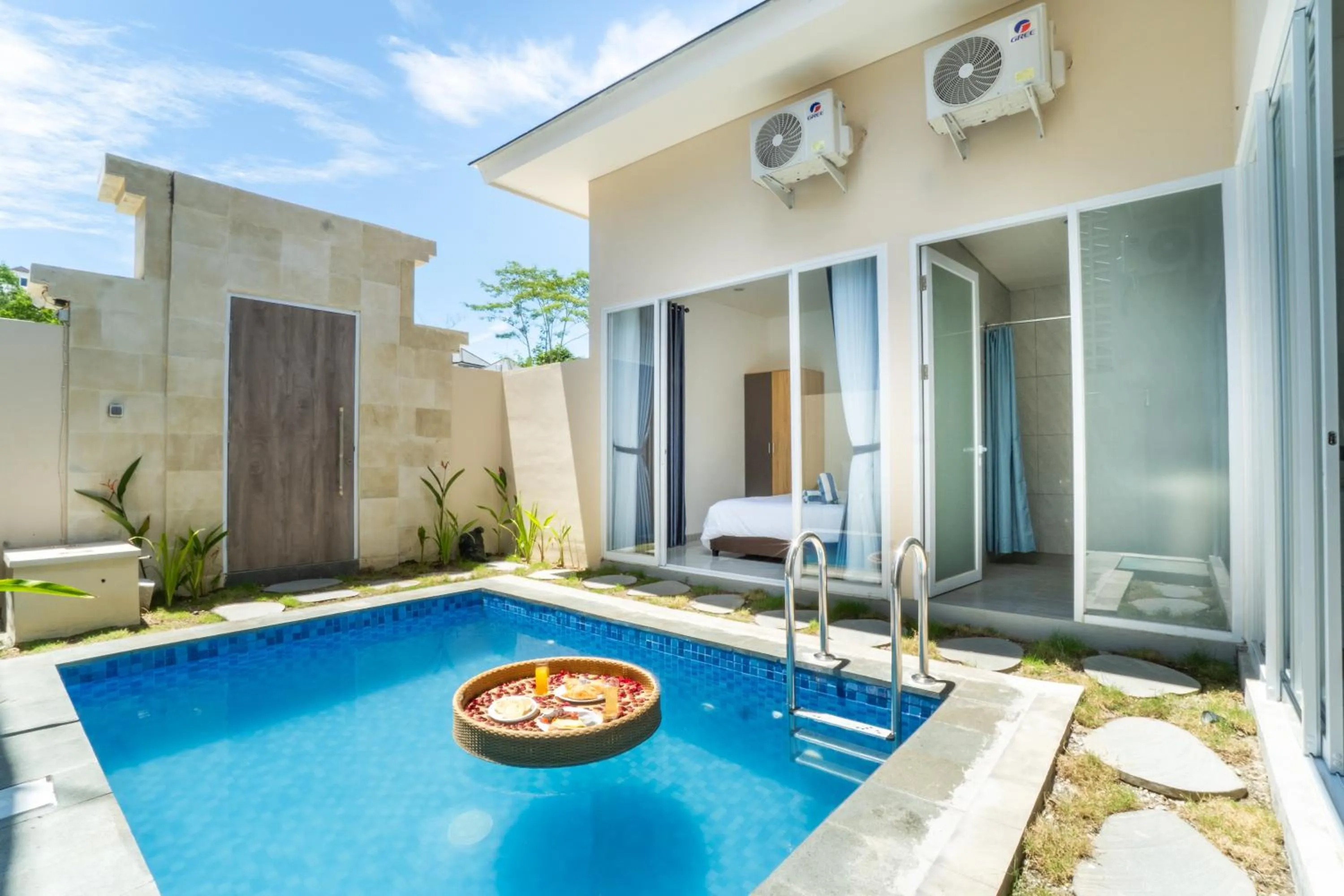Swimming pool in Otia Villa Nusa Dua by Premier Hospitality Asia