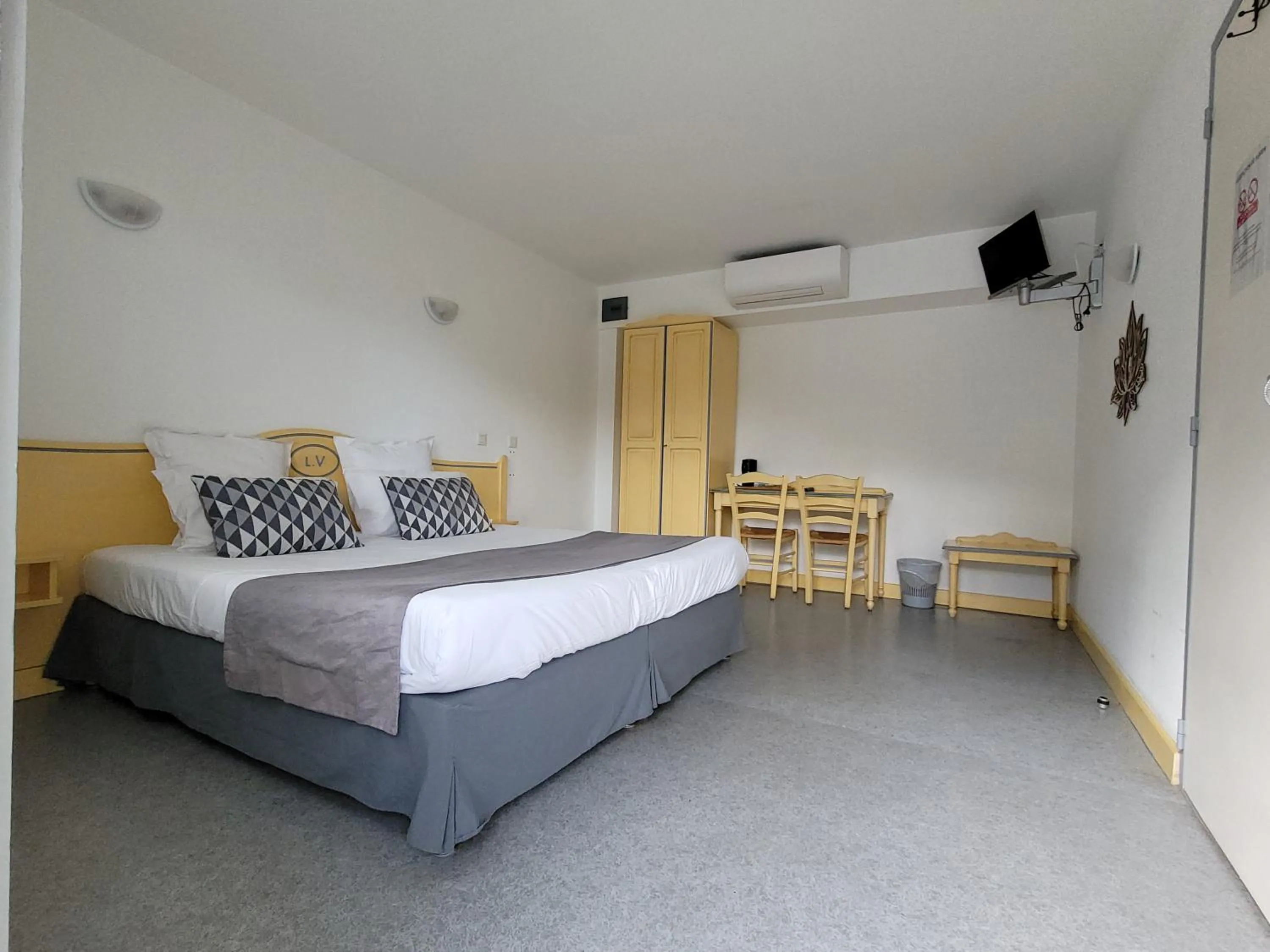 Bed in Hotel Le Vanséen