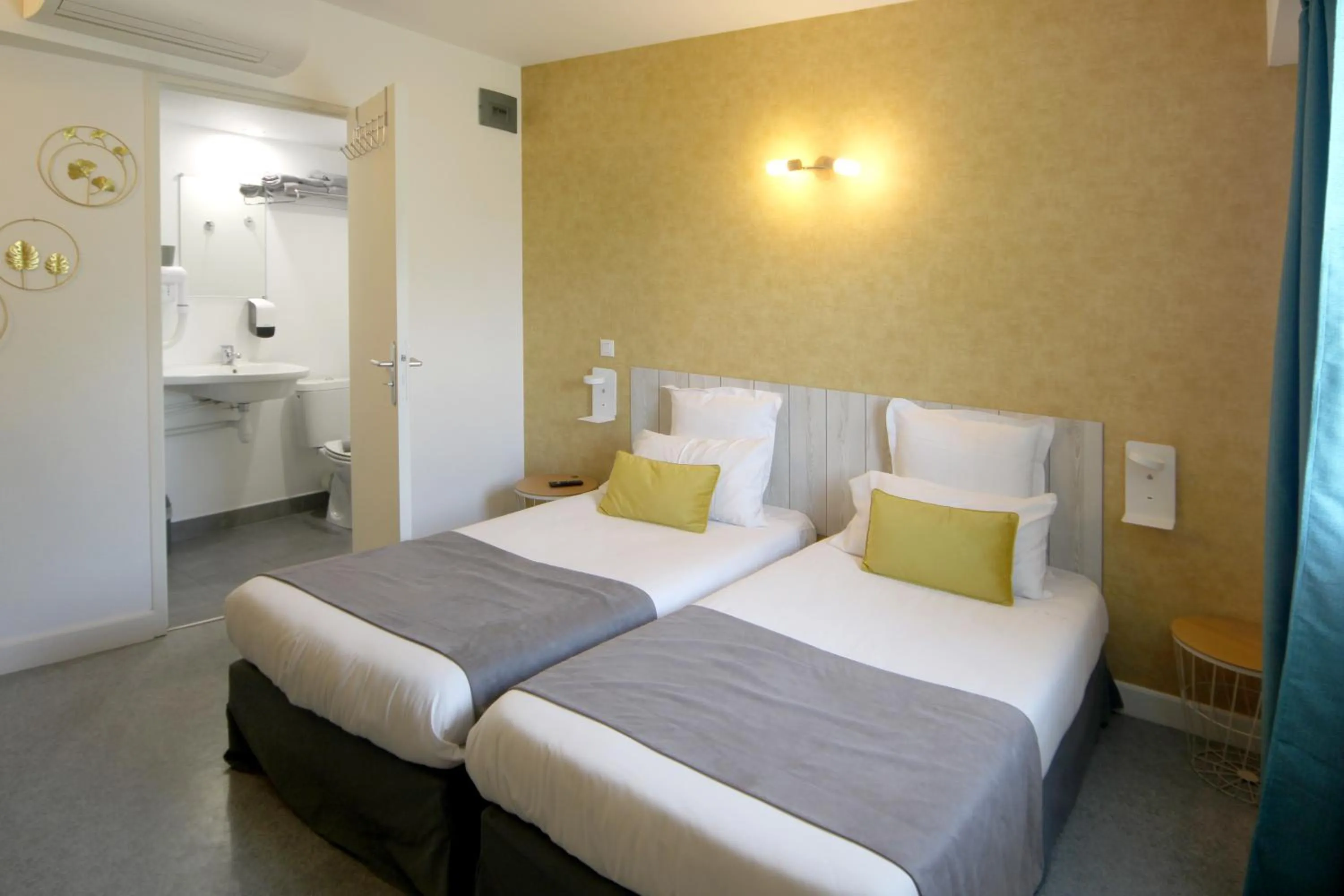 Bed in Hotel Le Vanséen