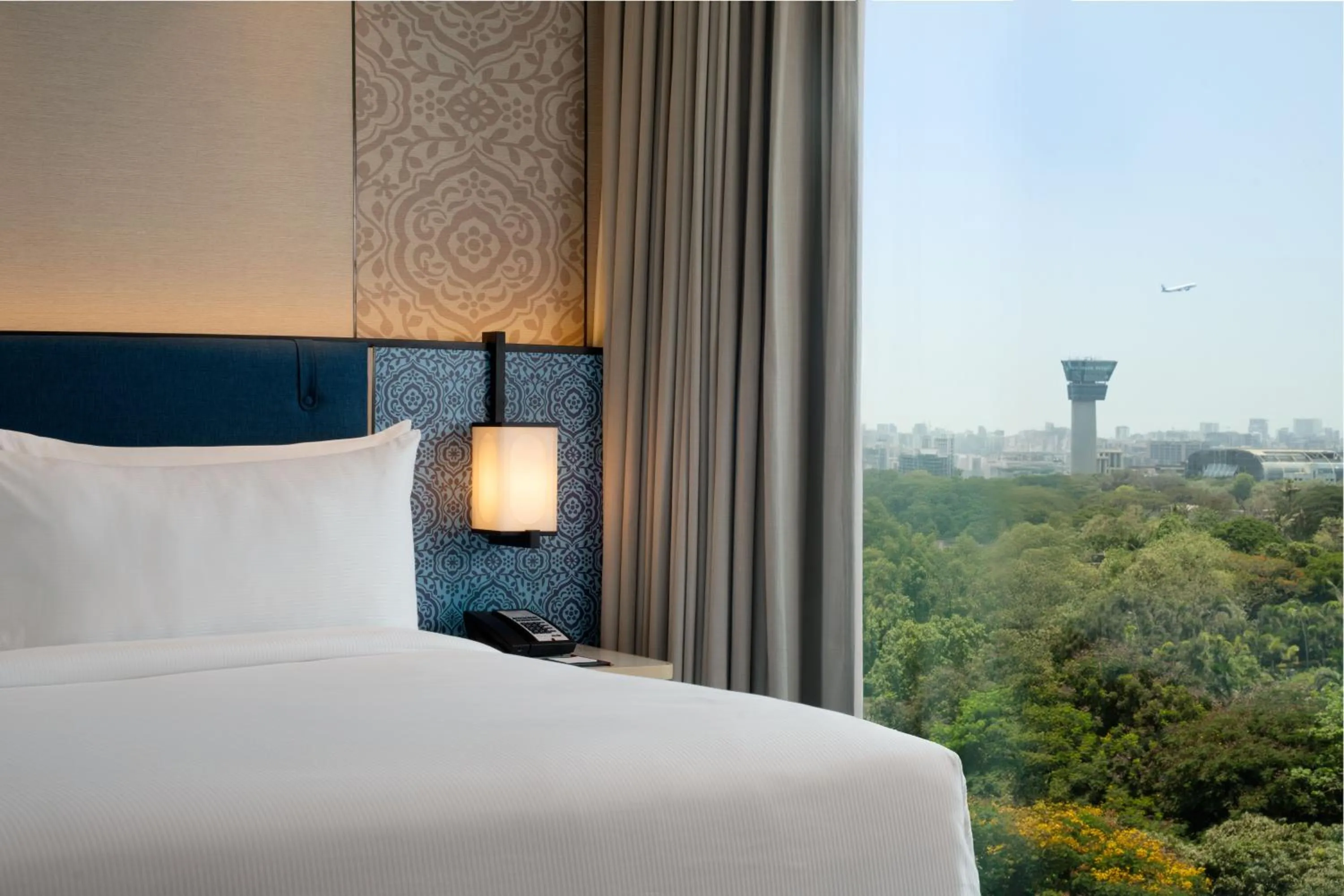 Bedroom, Bed in Hilton Garden Inn Mumbai International Airport