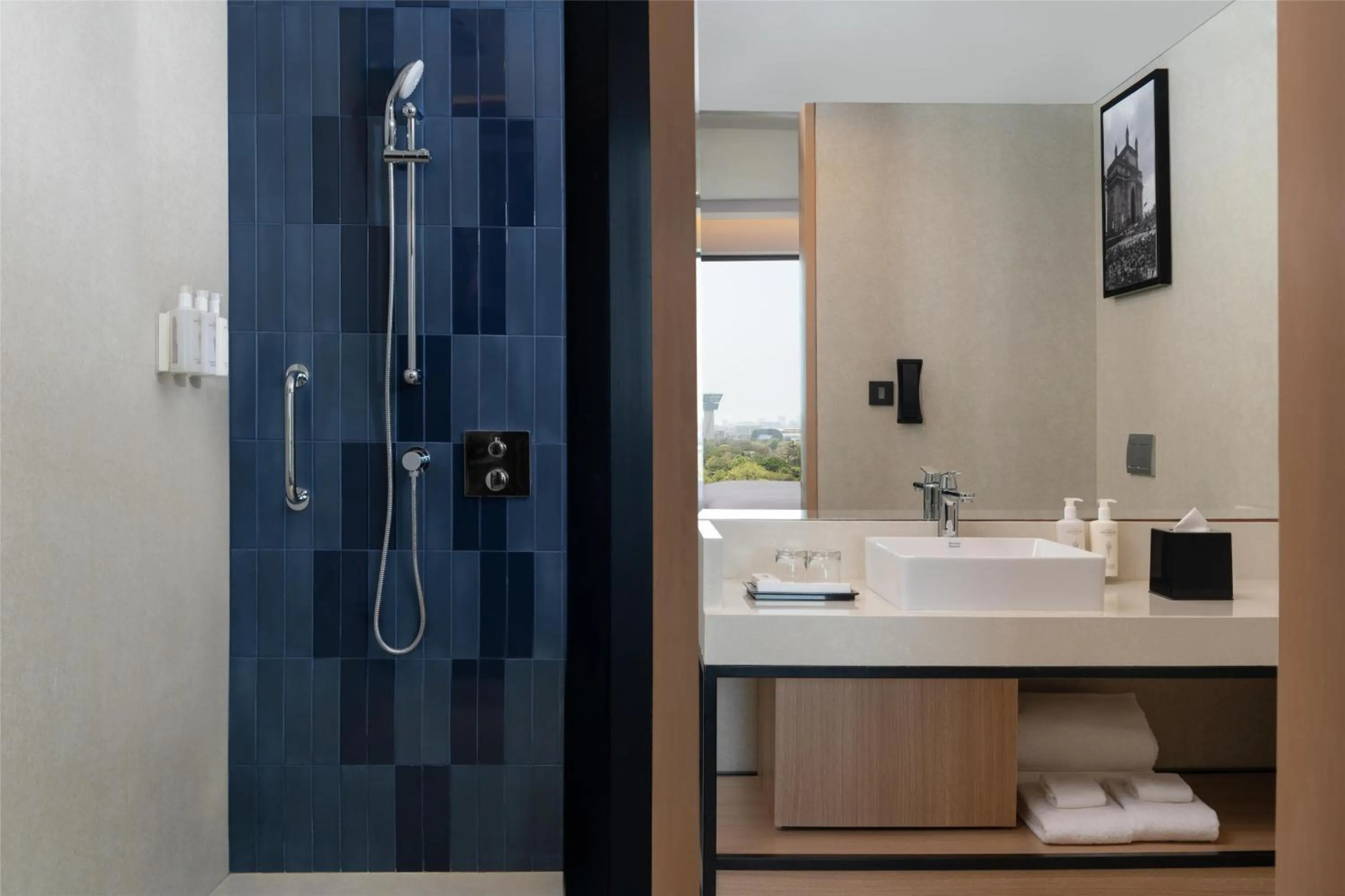 Bathroom in Hilton Garden Inn Mumbai International Airport