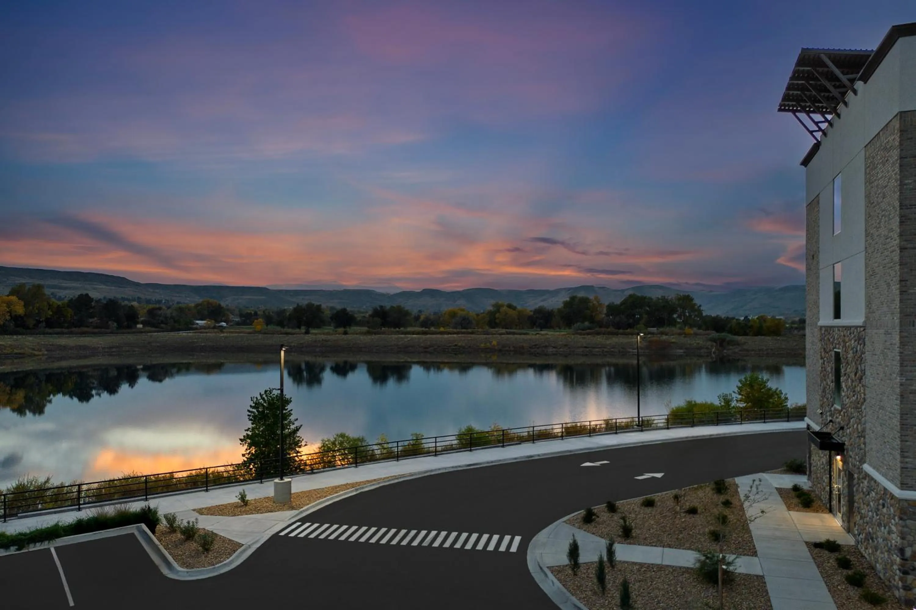 Lake view in Hampton Inn & Suites By Hilton Wheat Ridge Denver West