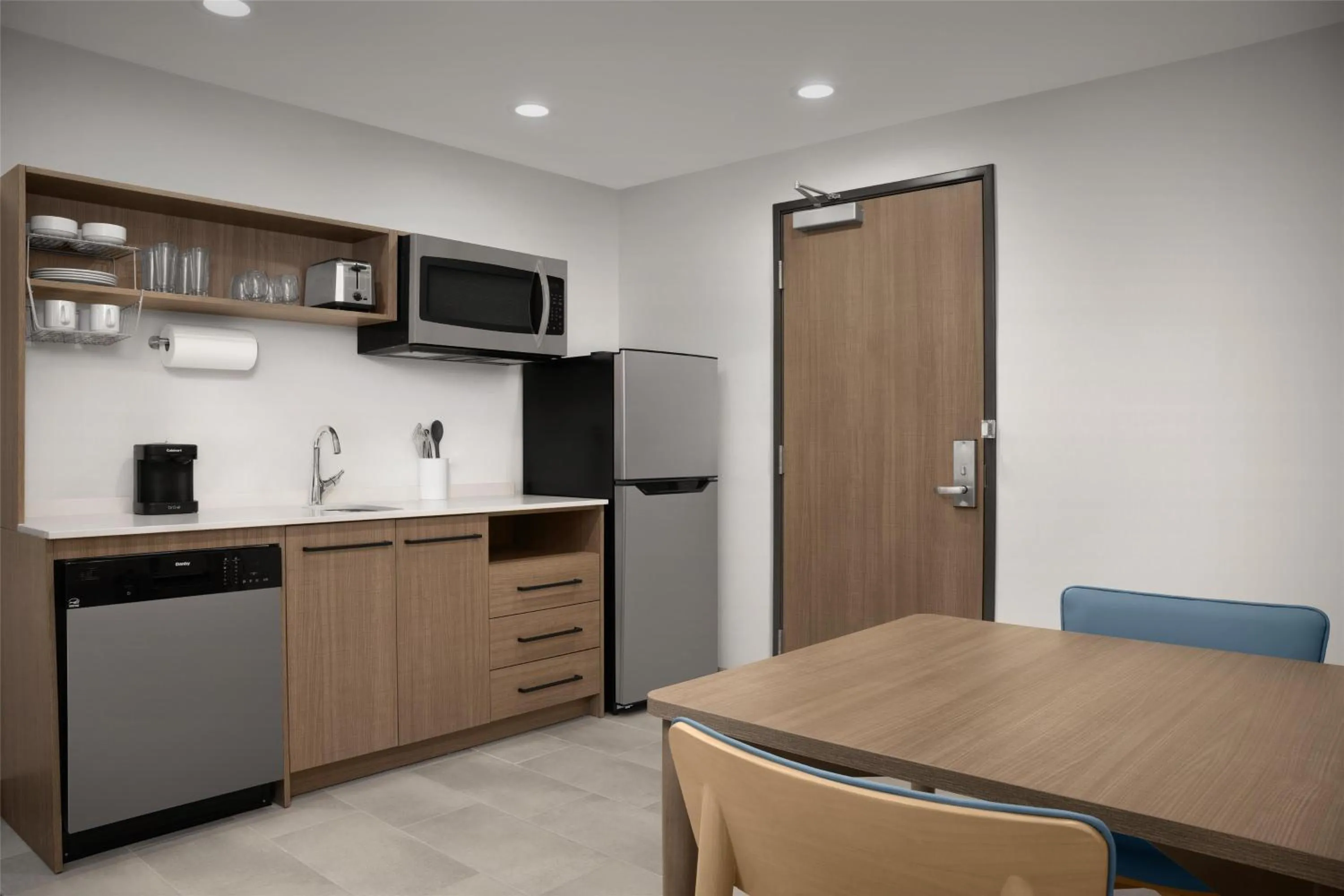 Kitchen or kitchenette in Home2 Suites By Hilton Rohnert Park Sonoma County