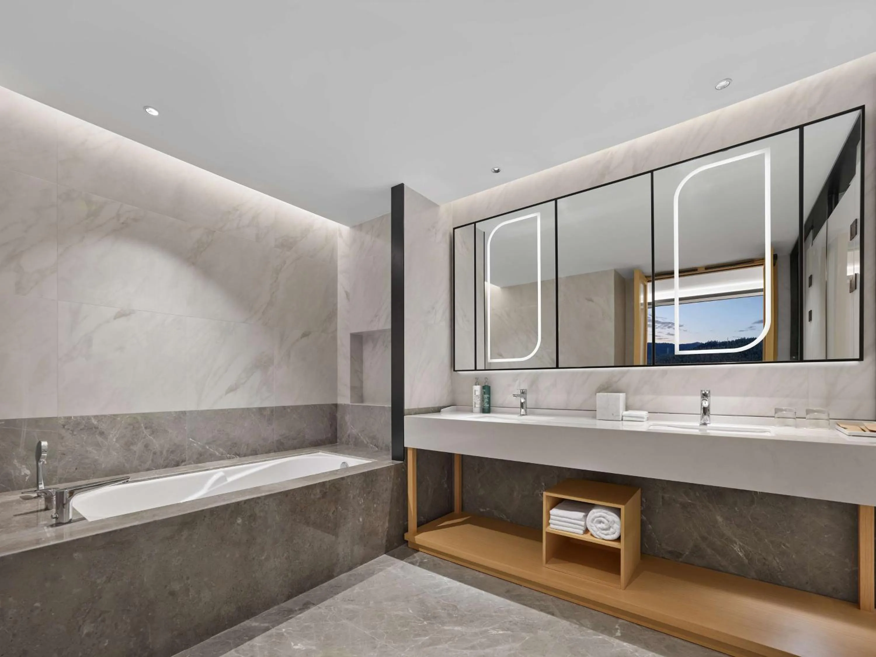 Bathroom in Hilton Garden Inn Huangshan Scenic Area South Gate