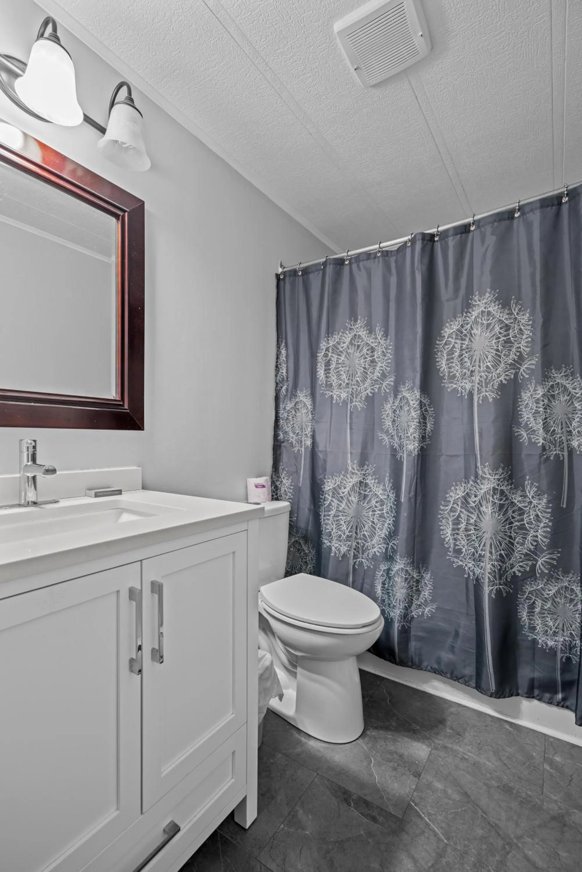 Bathroom in Edge of the Avalon Inn